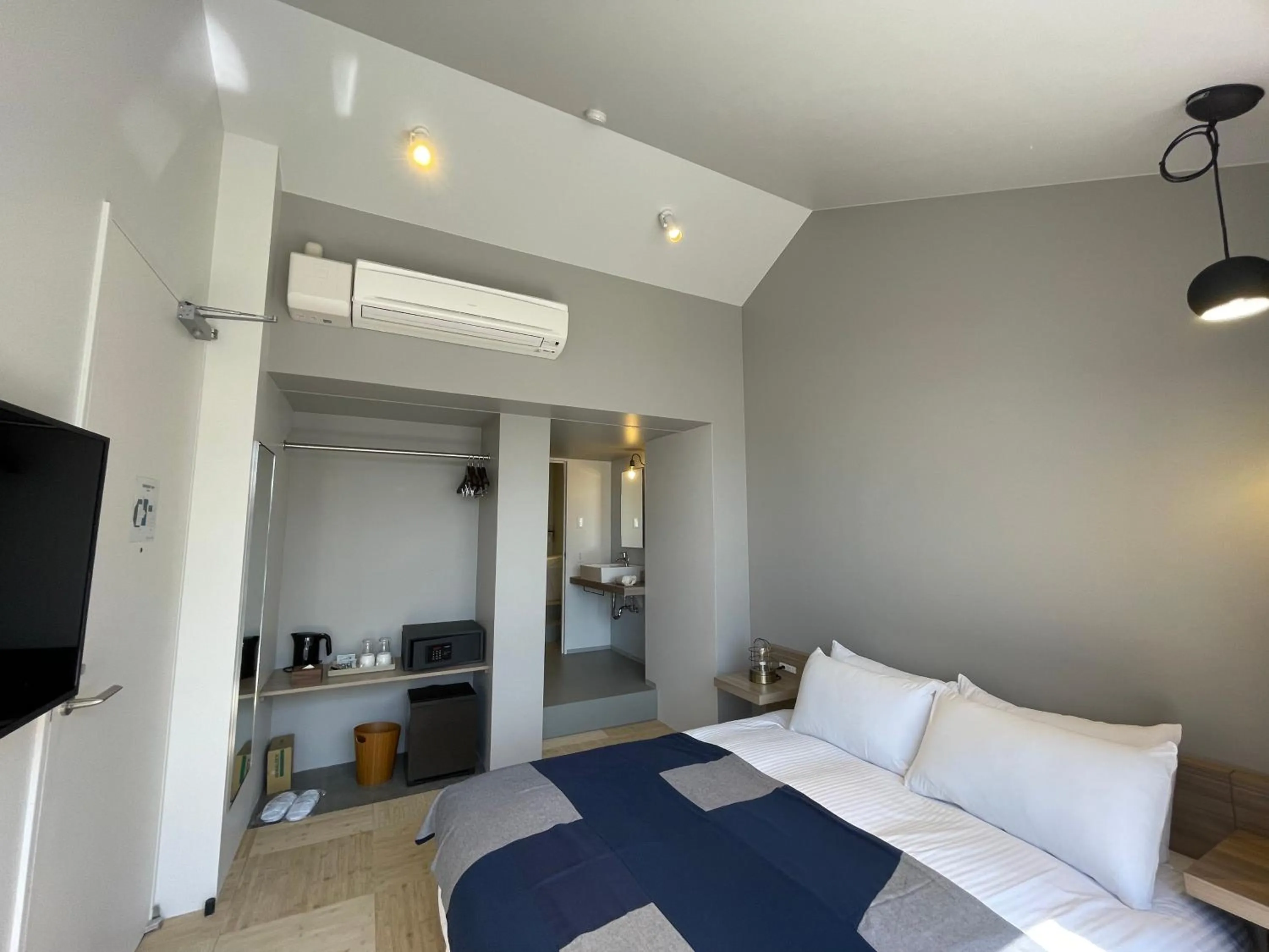 Photo of the whole room, Bed in Osaka Hokko Marina HULL