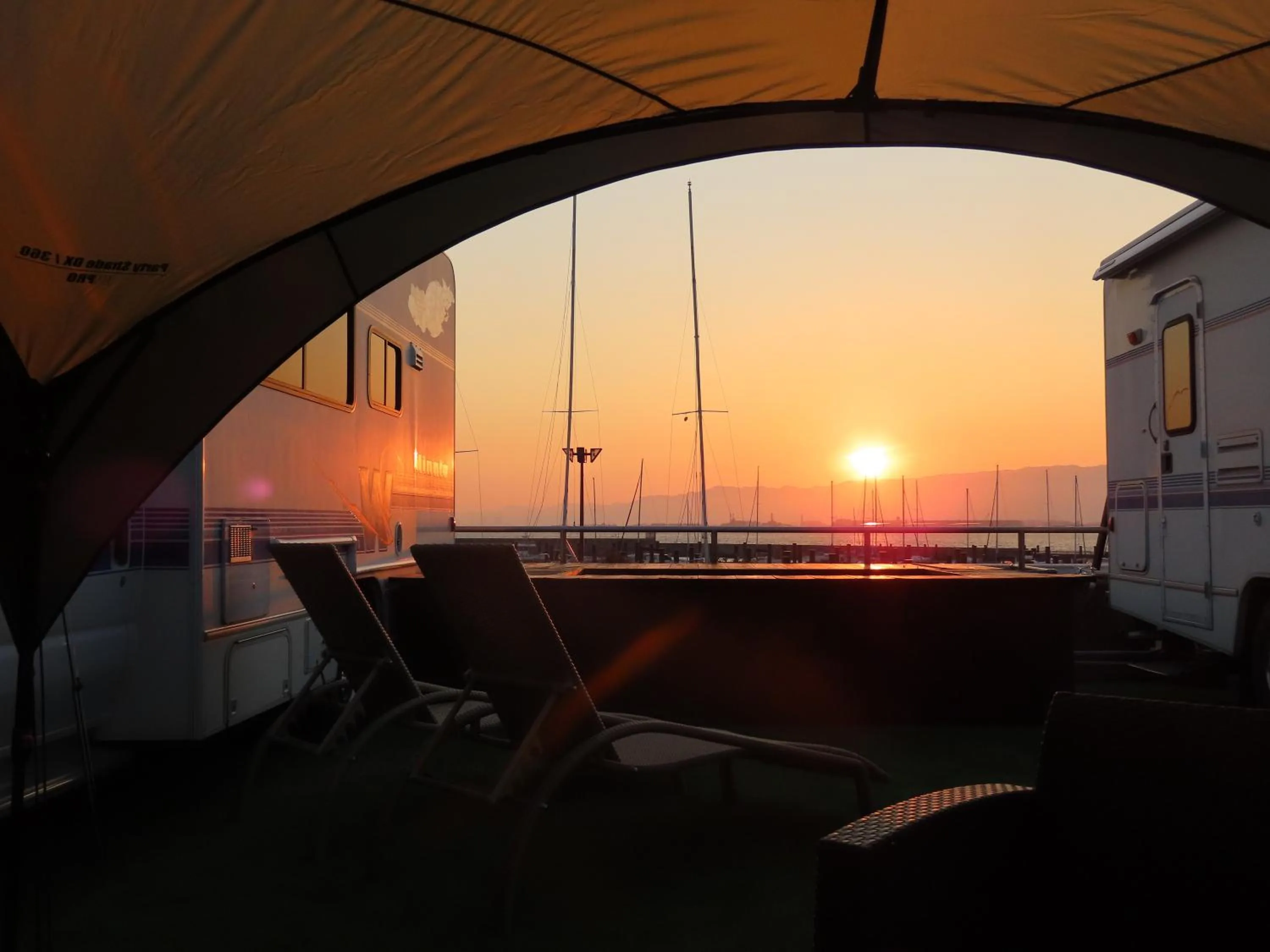 Area and facilities in Osaka Hokko Marina HULL