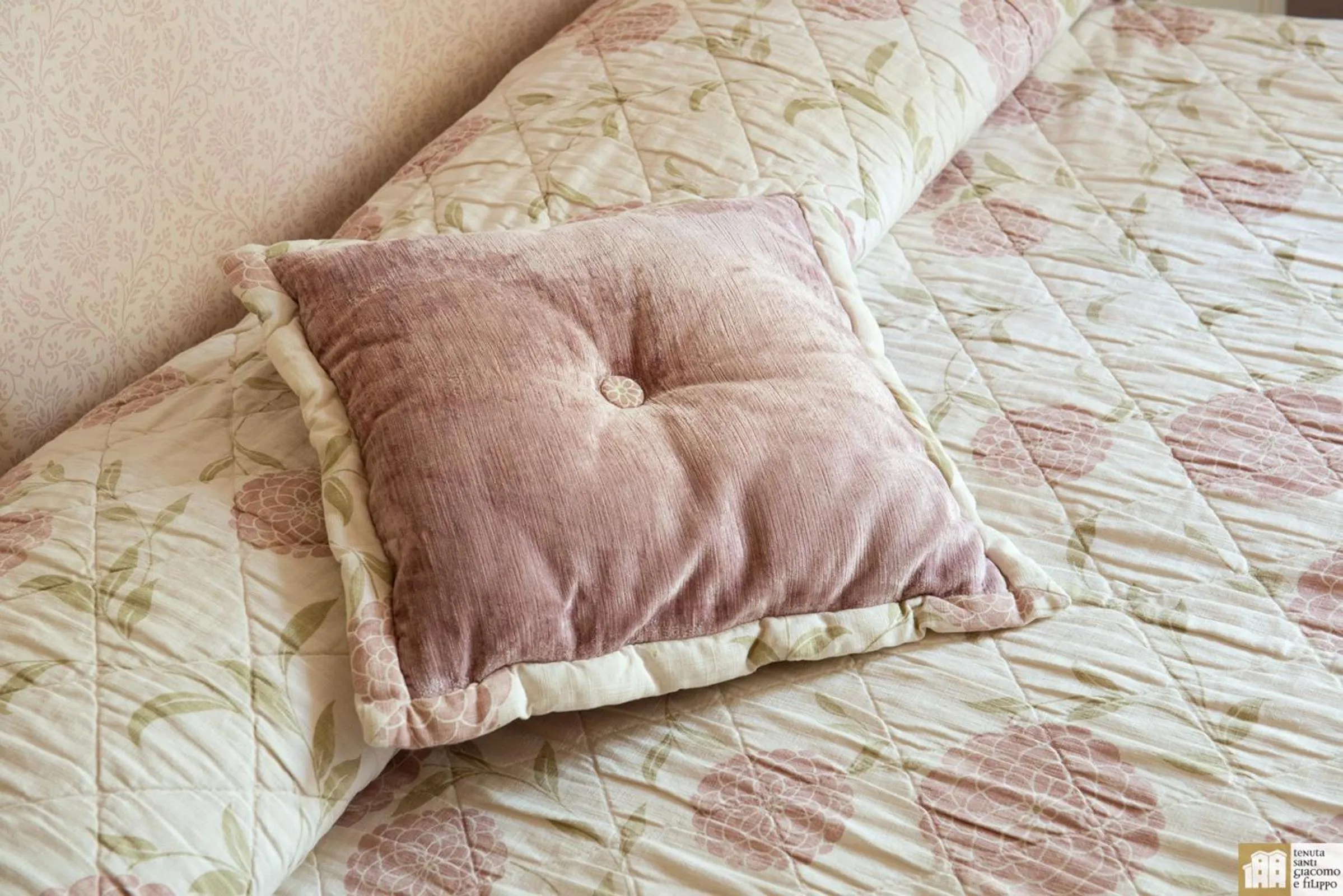 Decorative detail, Bed in Tenuta Santi Giacomo e Filippo