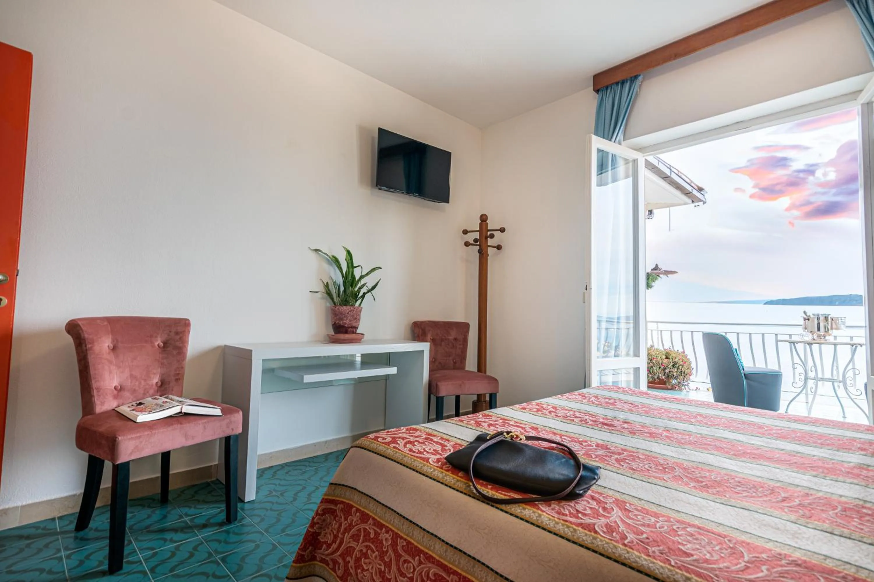 Bedroom, Bed in Hotel Vittoria