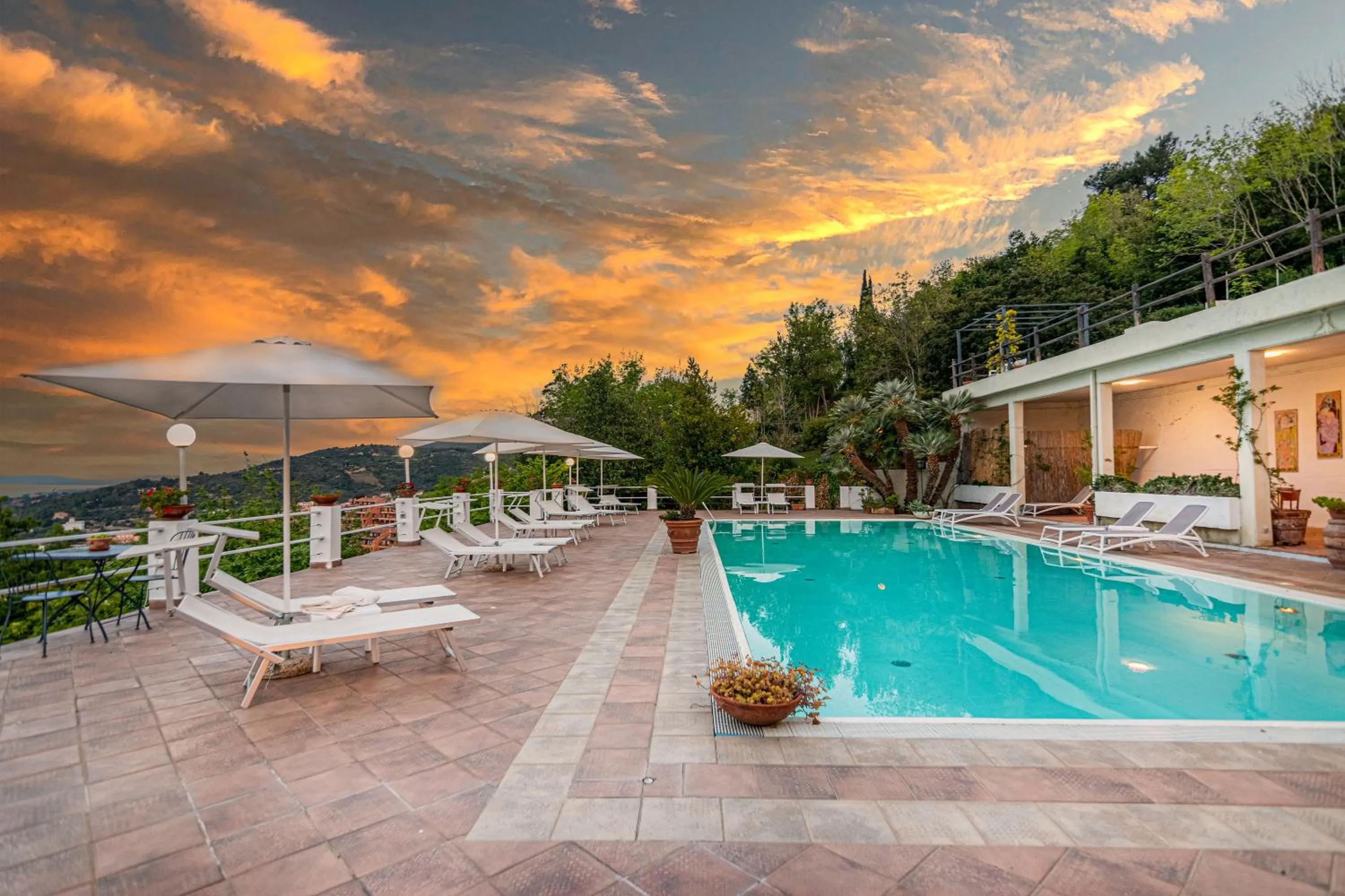 Swimming pool in Hotel Vittoria