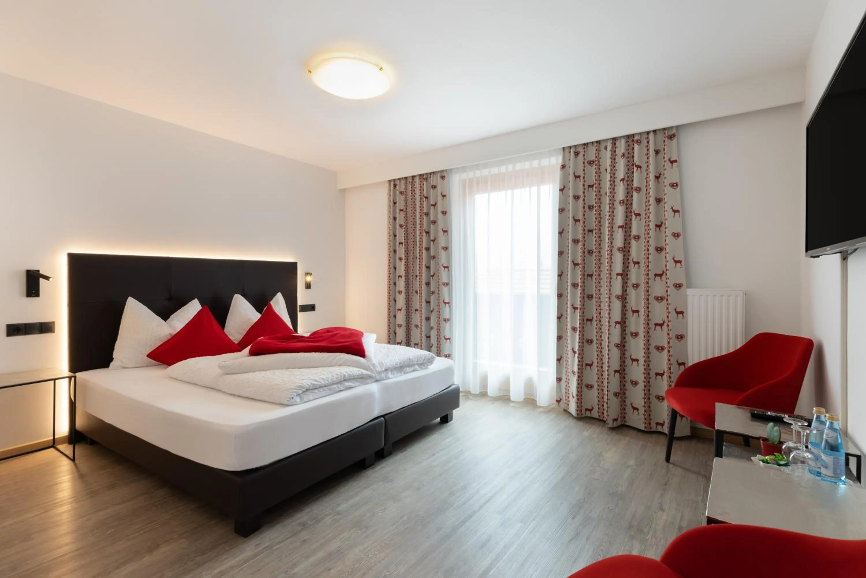 Photo of the whole room, Bed in Pension Florian