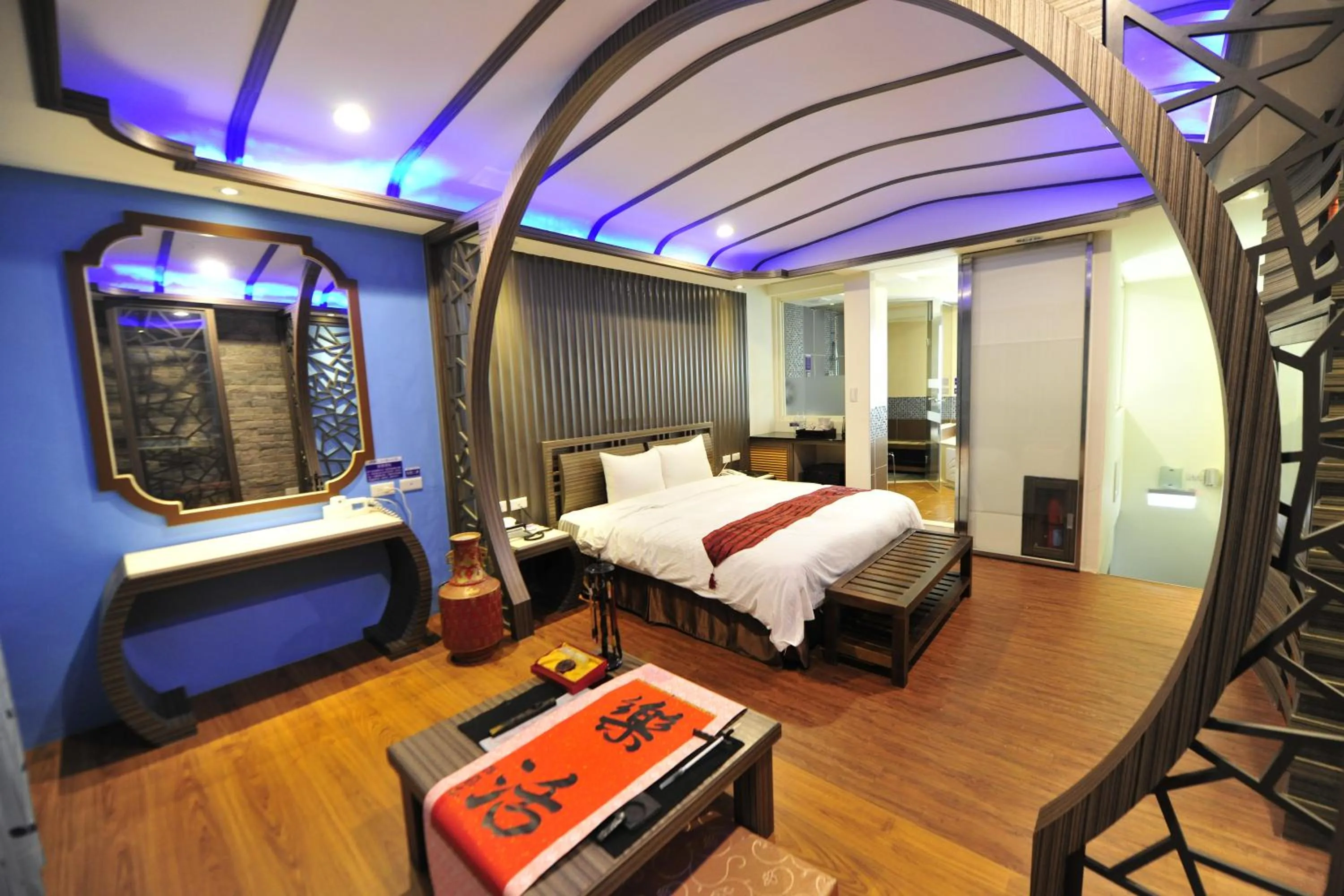 Decorative detail, Bed in Yudali Motel