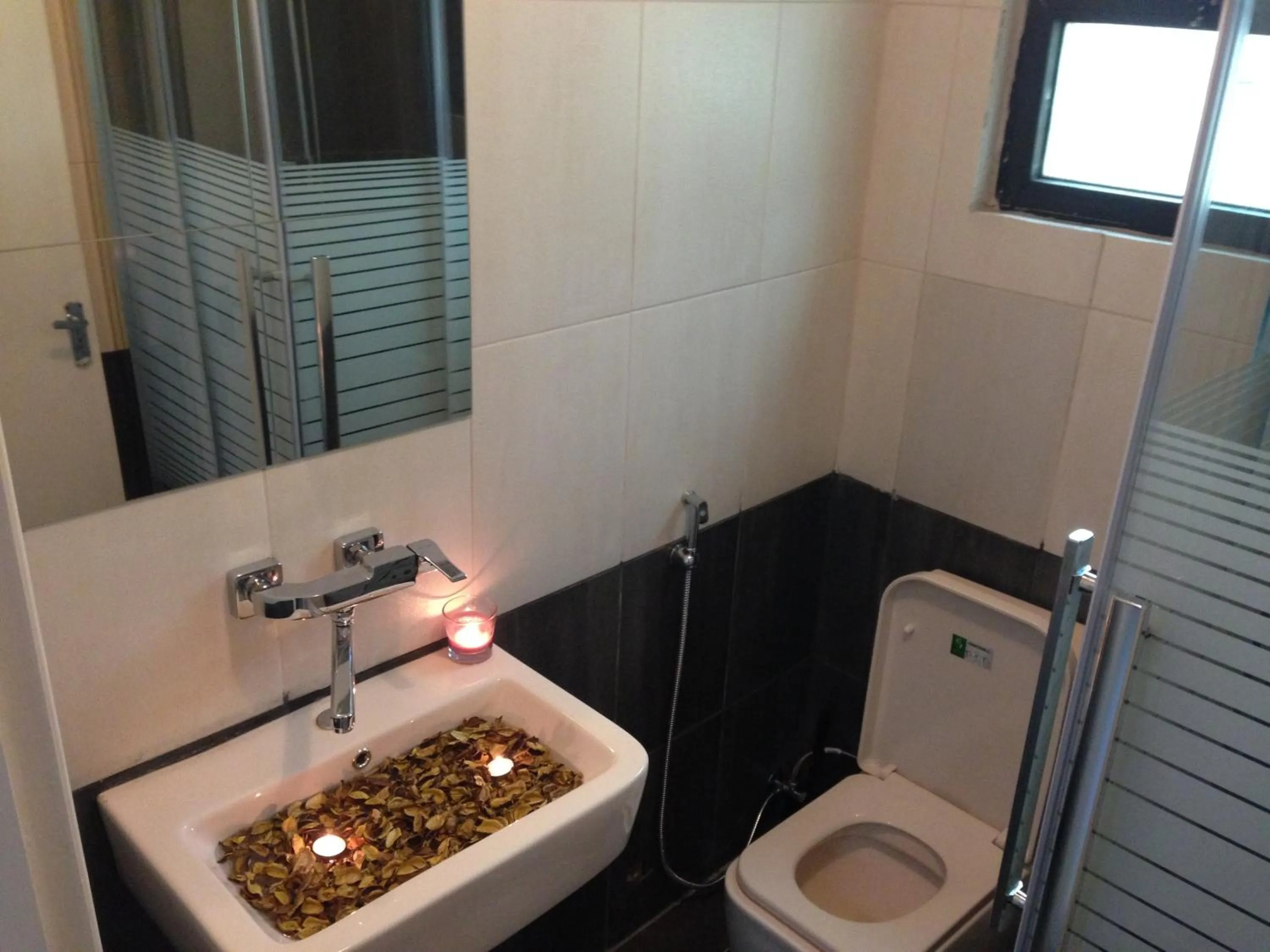 Bathroom in Masaya Al Deyar Apartments