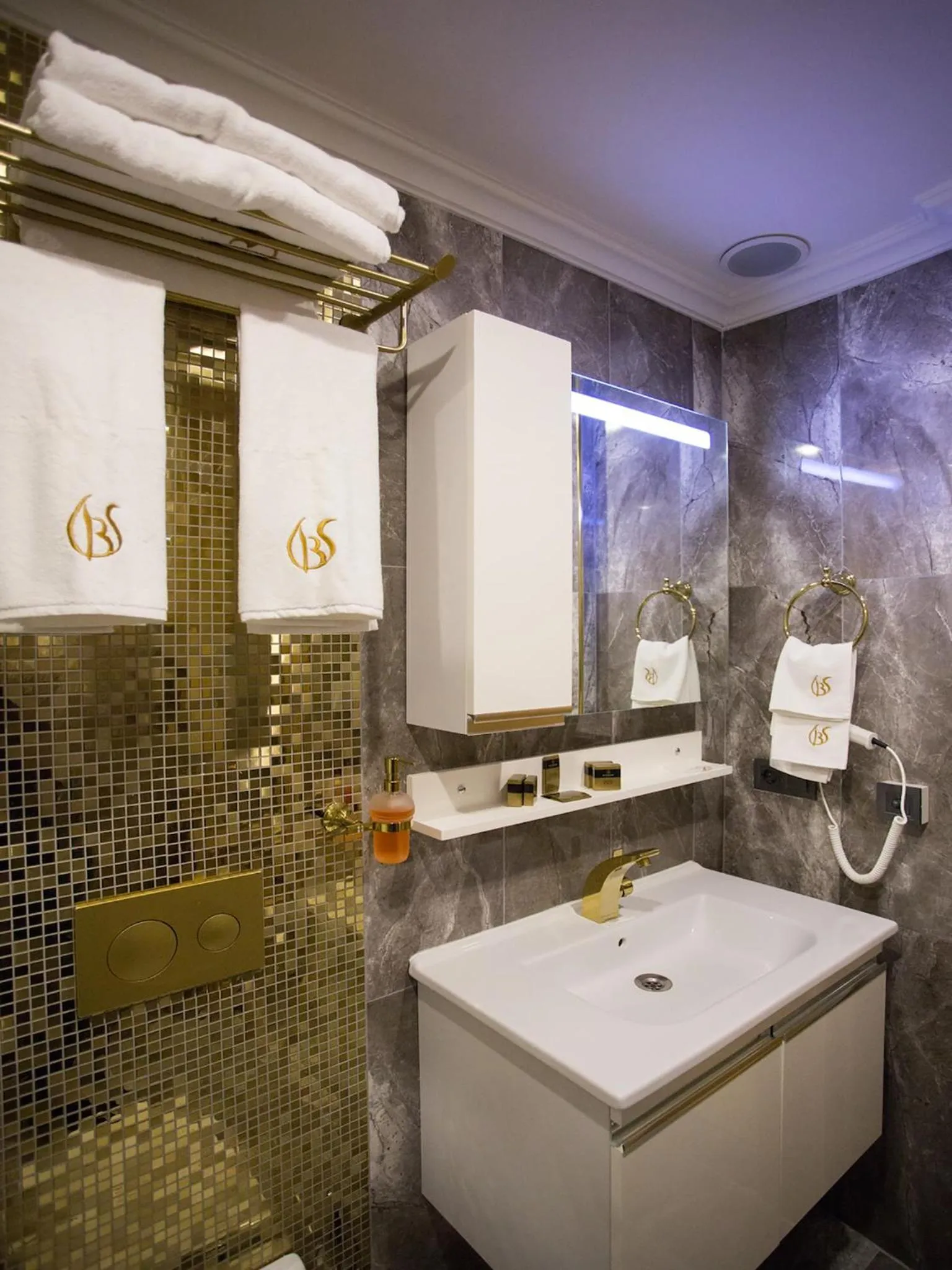 Bathroom in Bonne Sante Hotel