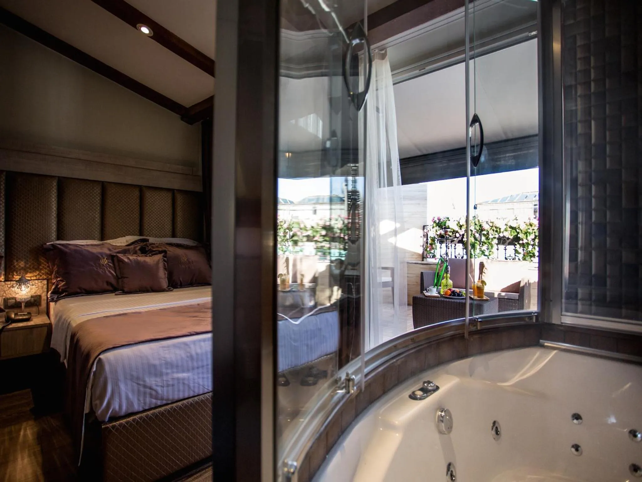 Bathroom, Bed in Bonne Sante Hotel