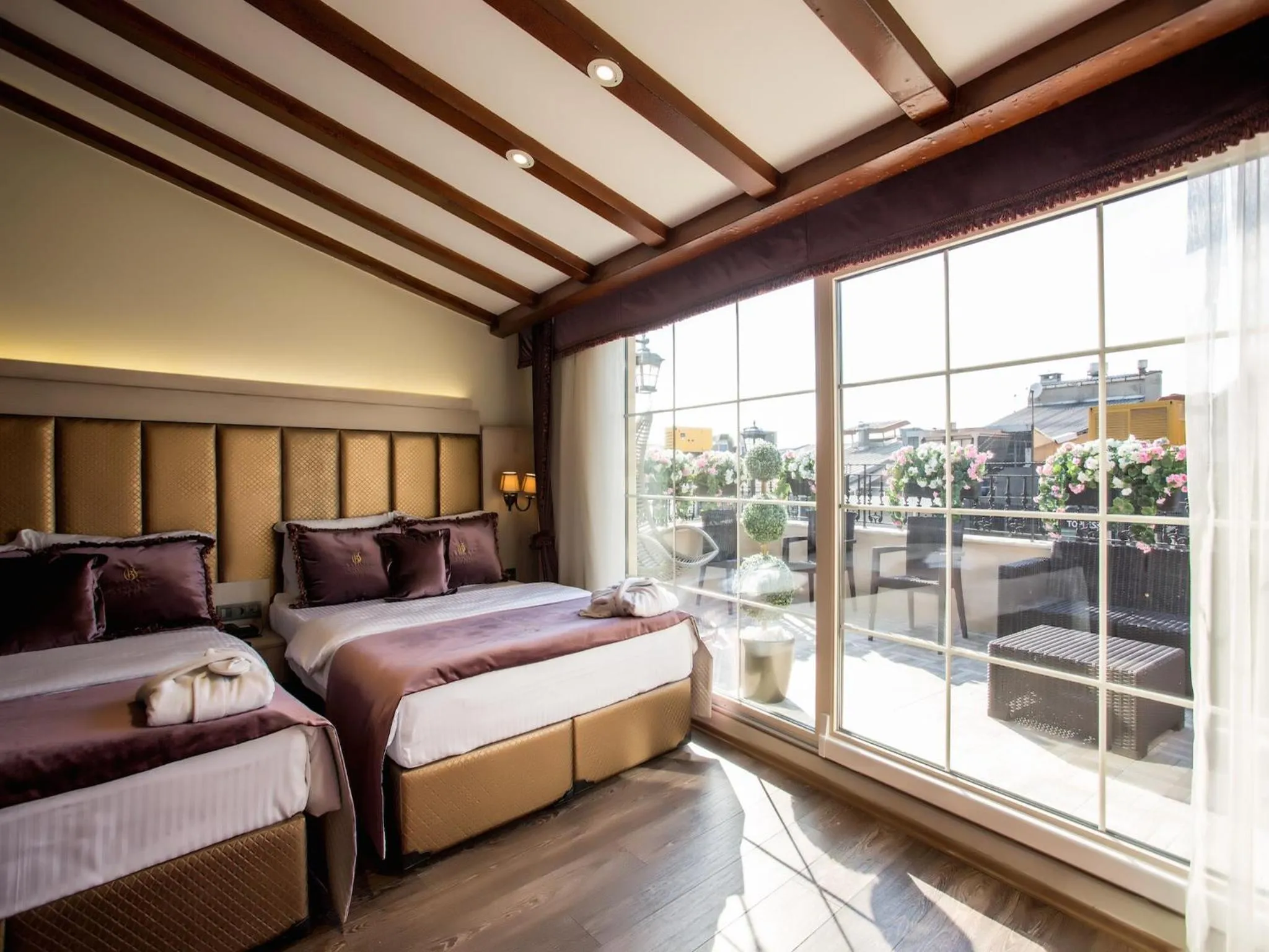 TV and multimedia, Bed in Bonne Sante Hotel