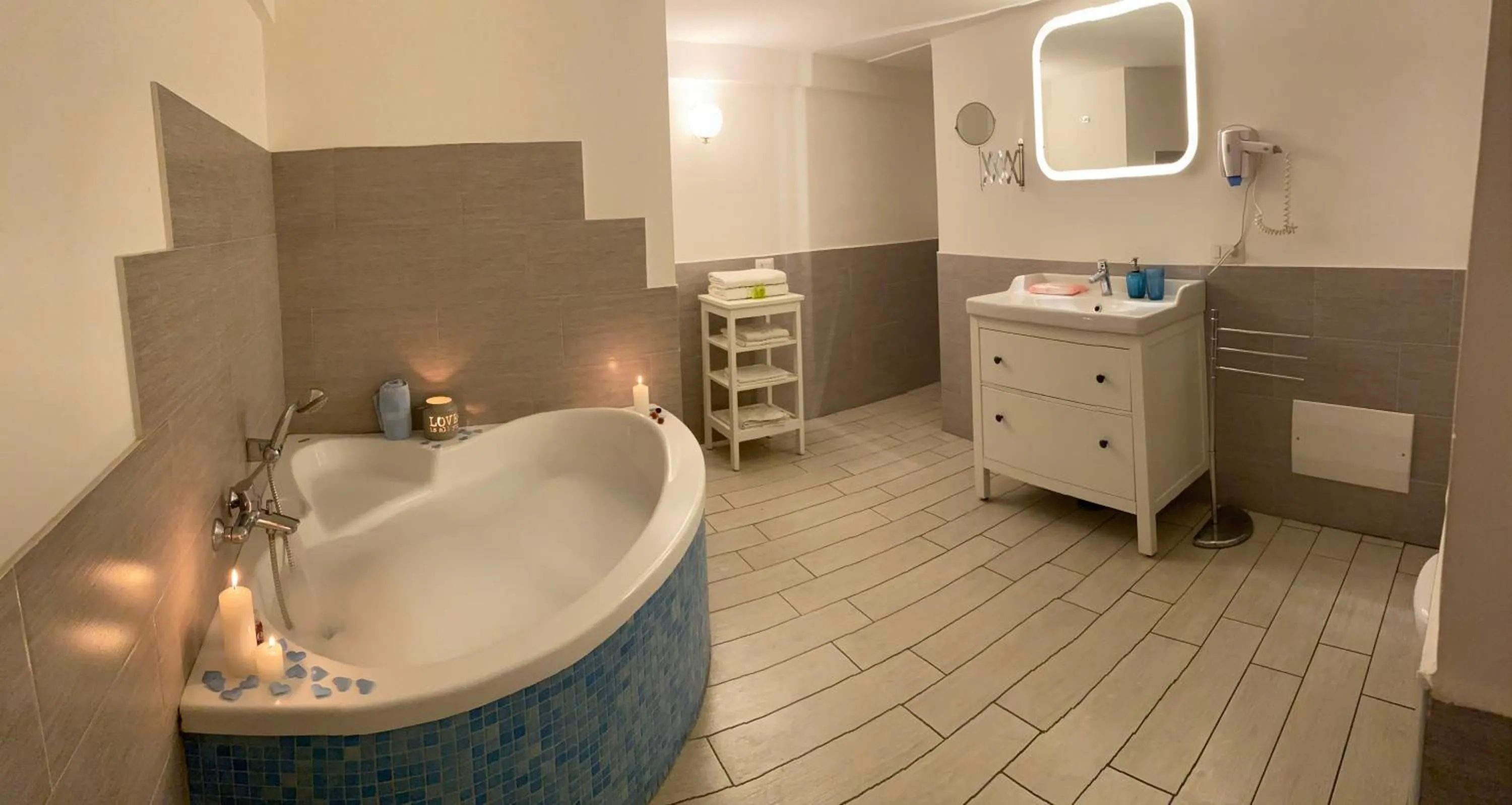 Bathroom in SweetHomeToledo