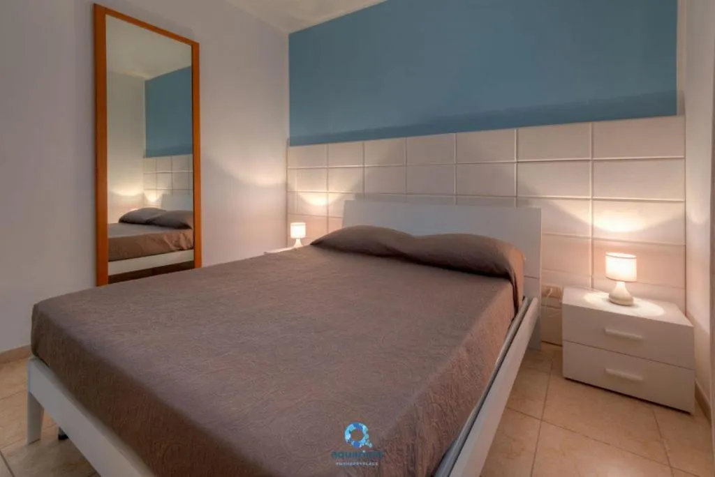 Bed in Aquarium Residence