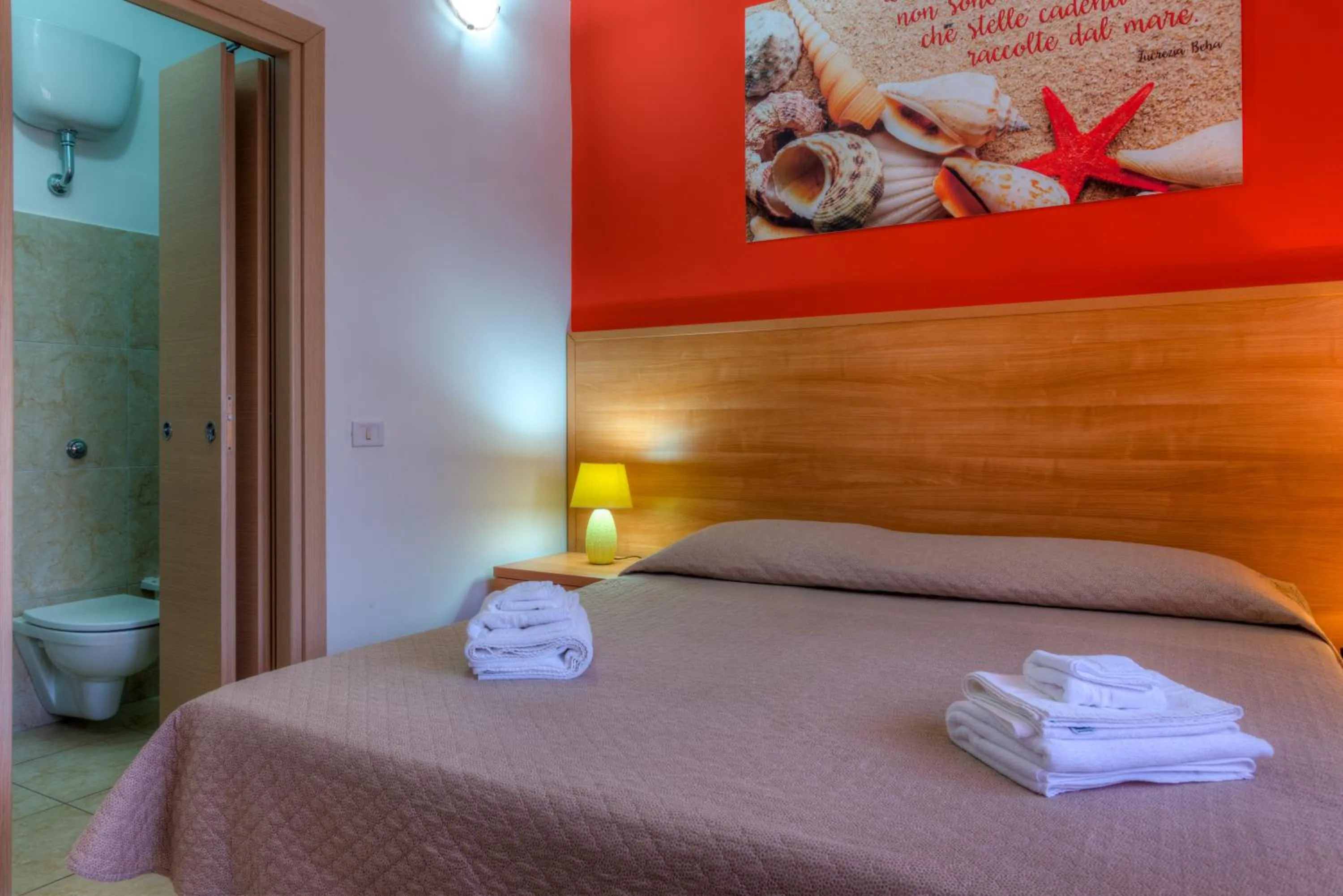 Bedroom, Bed in Aquarium Residence