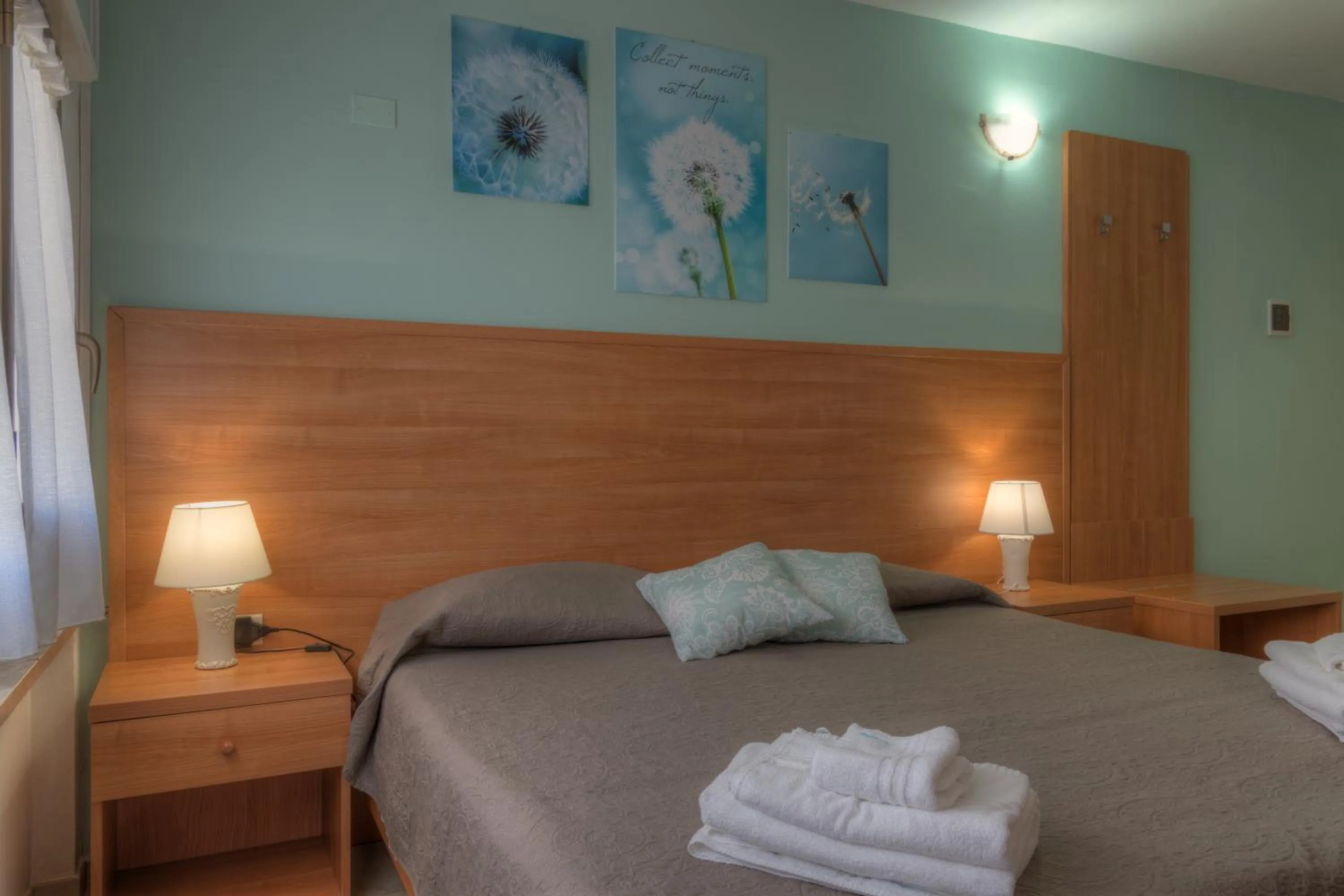 Bedroom, Bed in Aquarium Residence