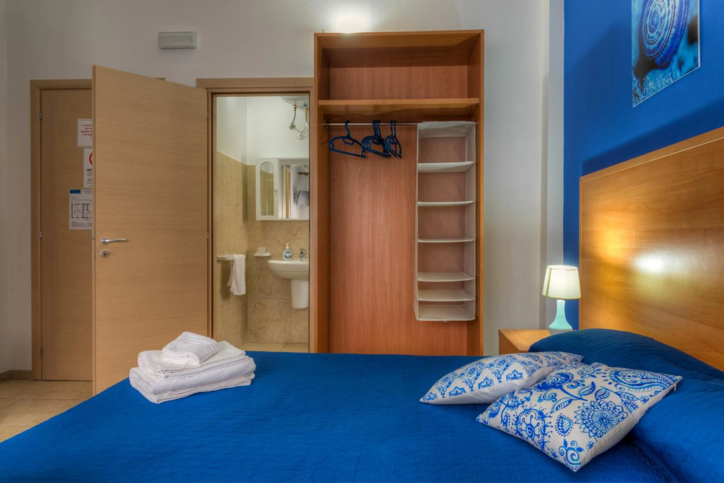 Bedroom, Bed in Aquarium Residence