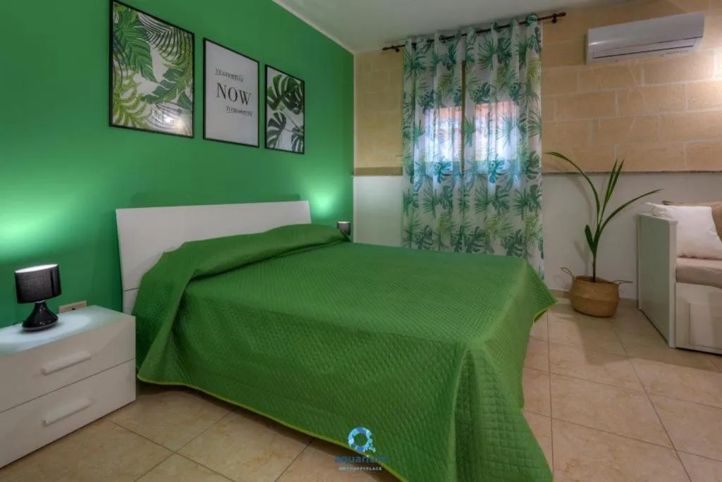 Bed in Aquarium Residence