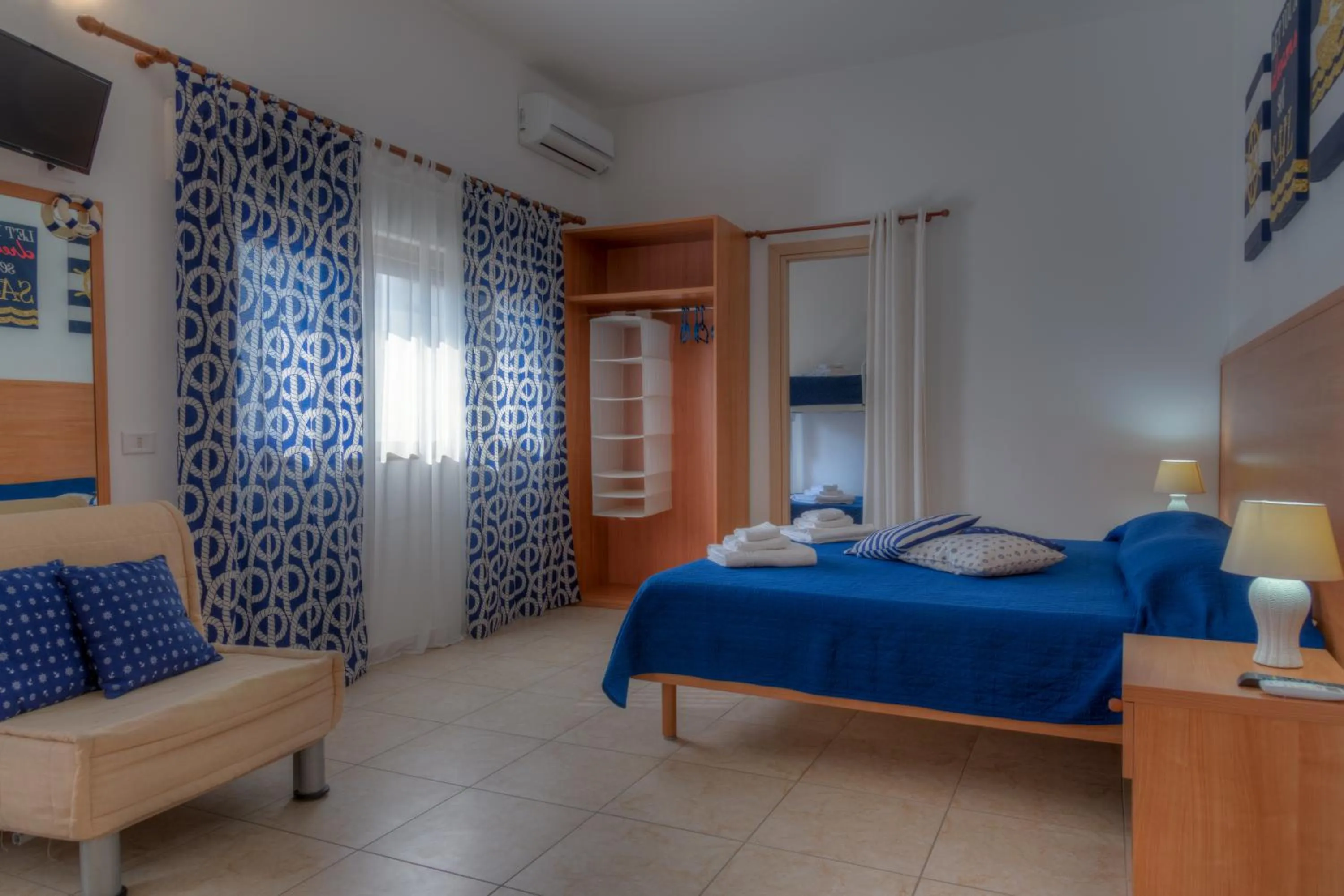 Photo of the whole room, Bed in Aquarium Residence