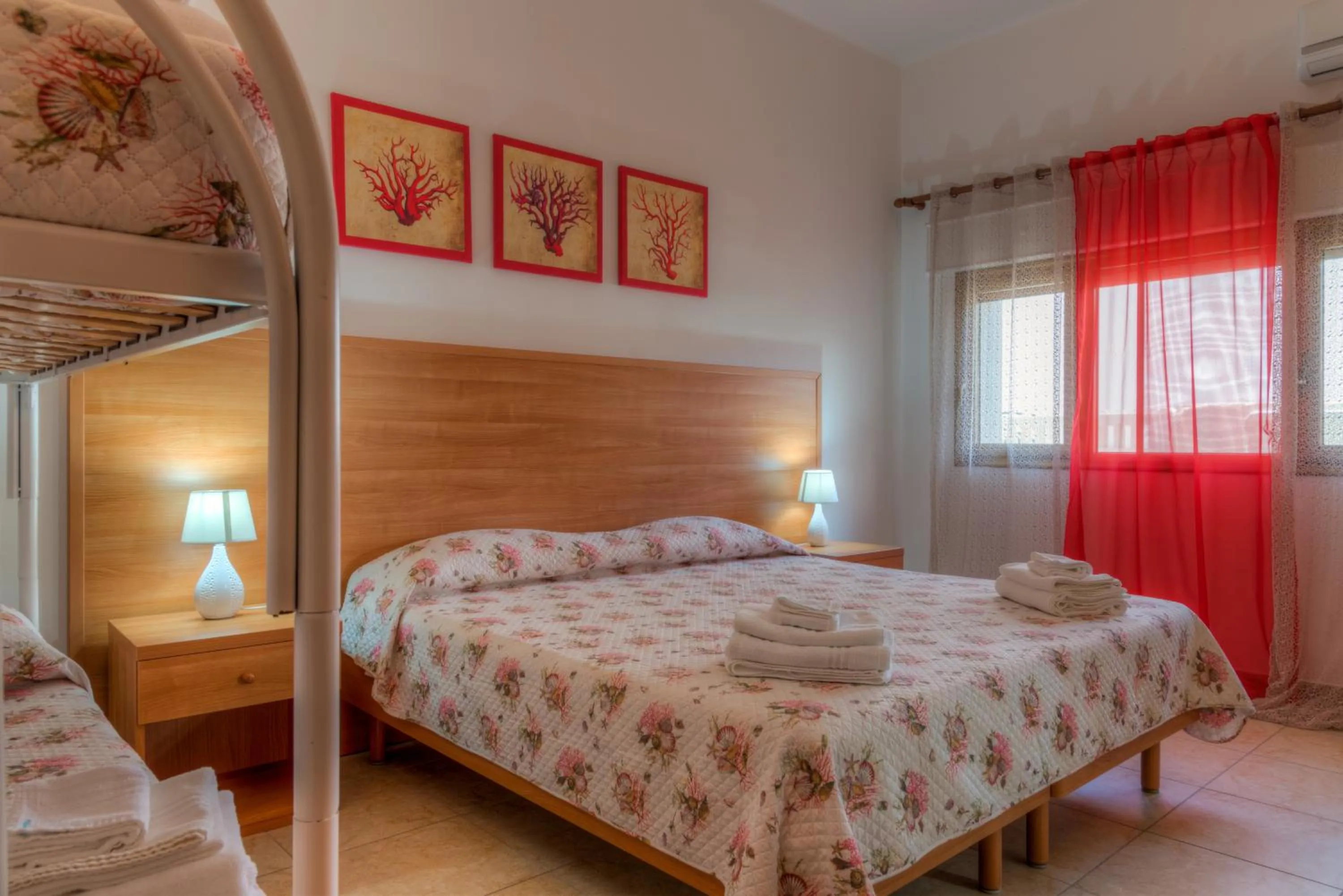 Bedroom, Bed in Aquarium Residence