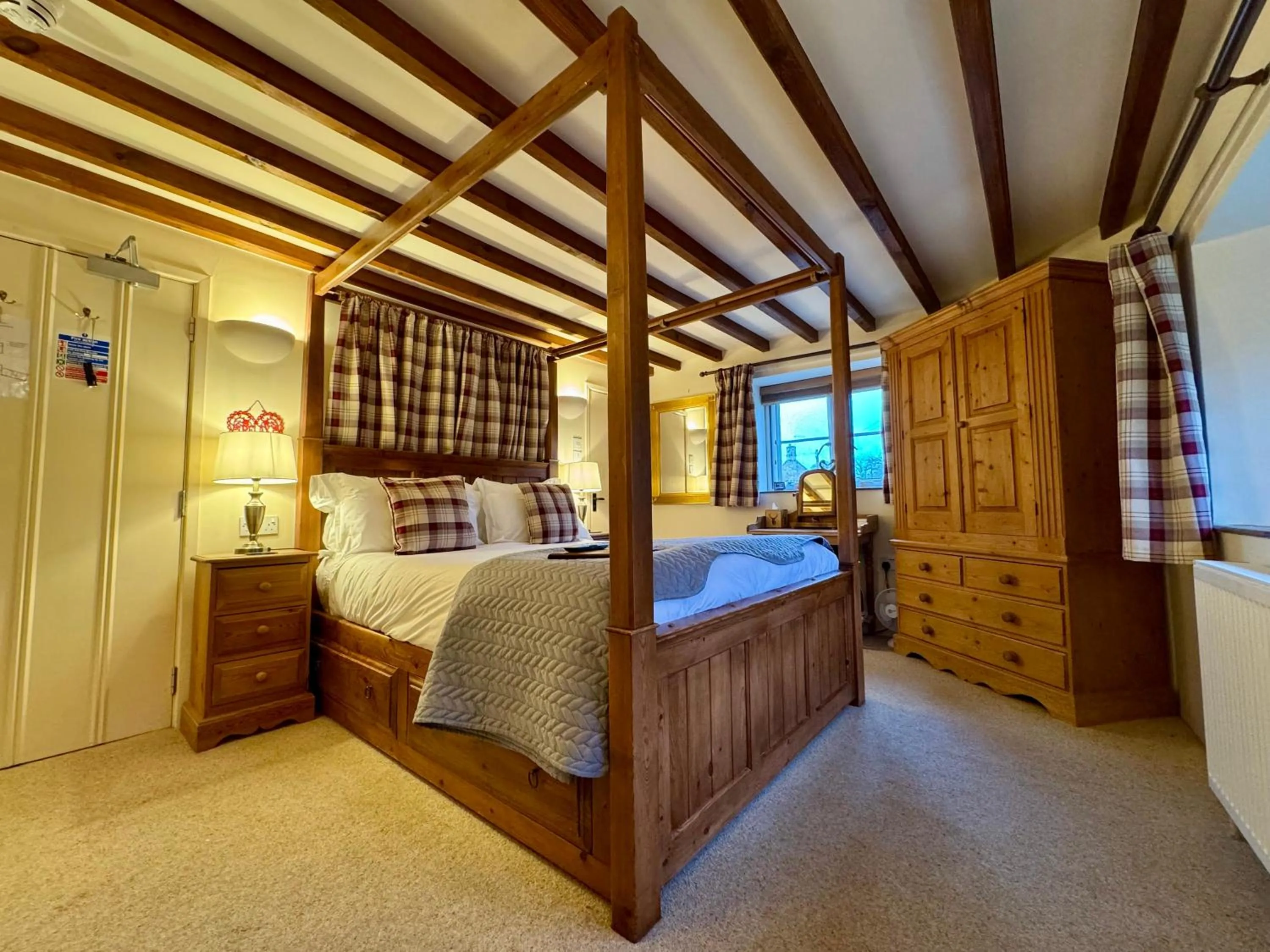Bedroom, Bed in Guiting Guest House