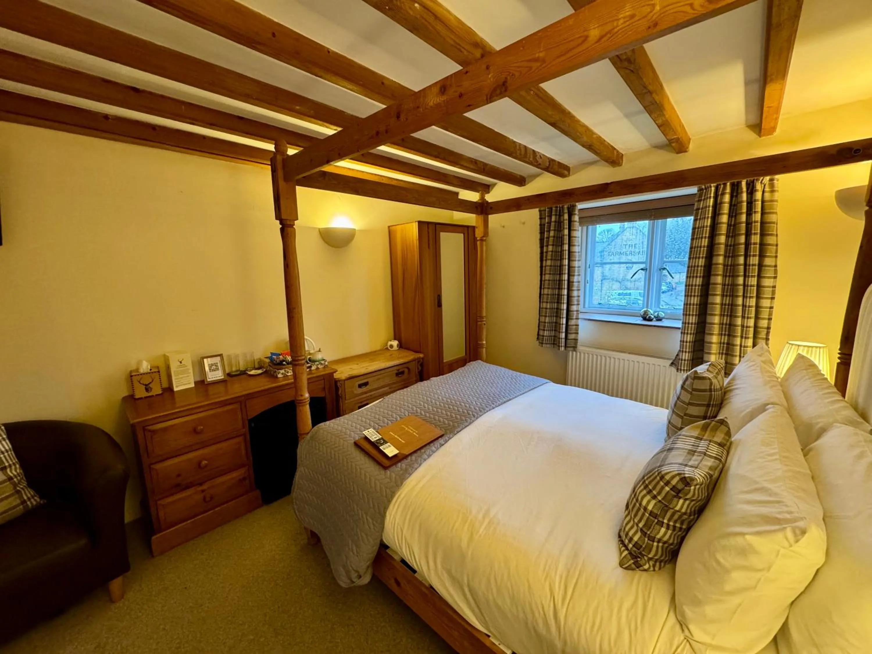 Bedroom, Bed in Guiting Guest House