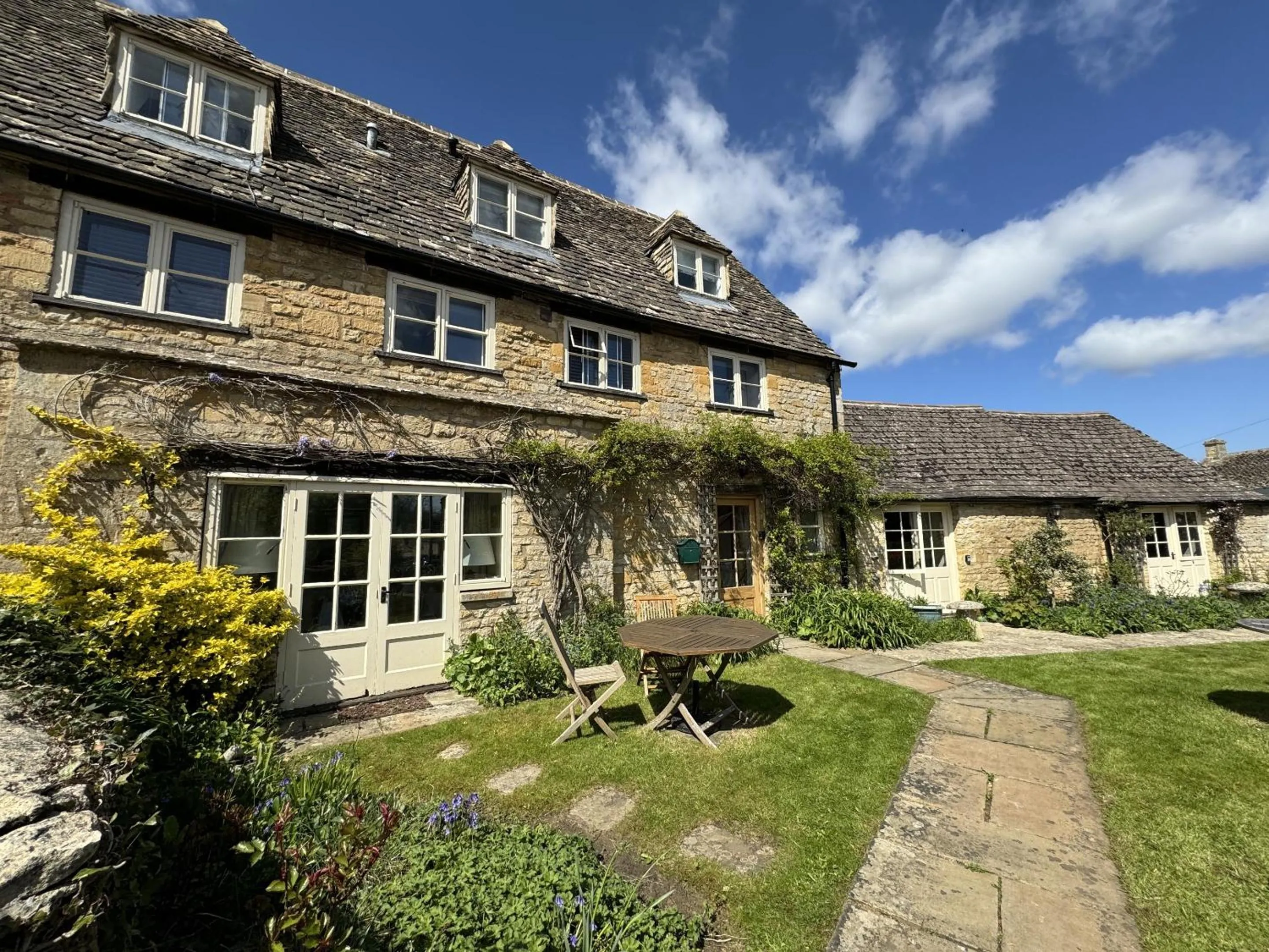 Property building in Guiting Guest House
