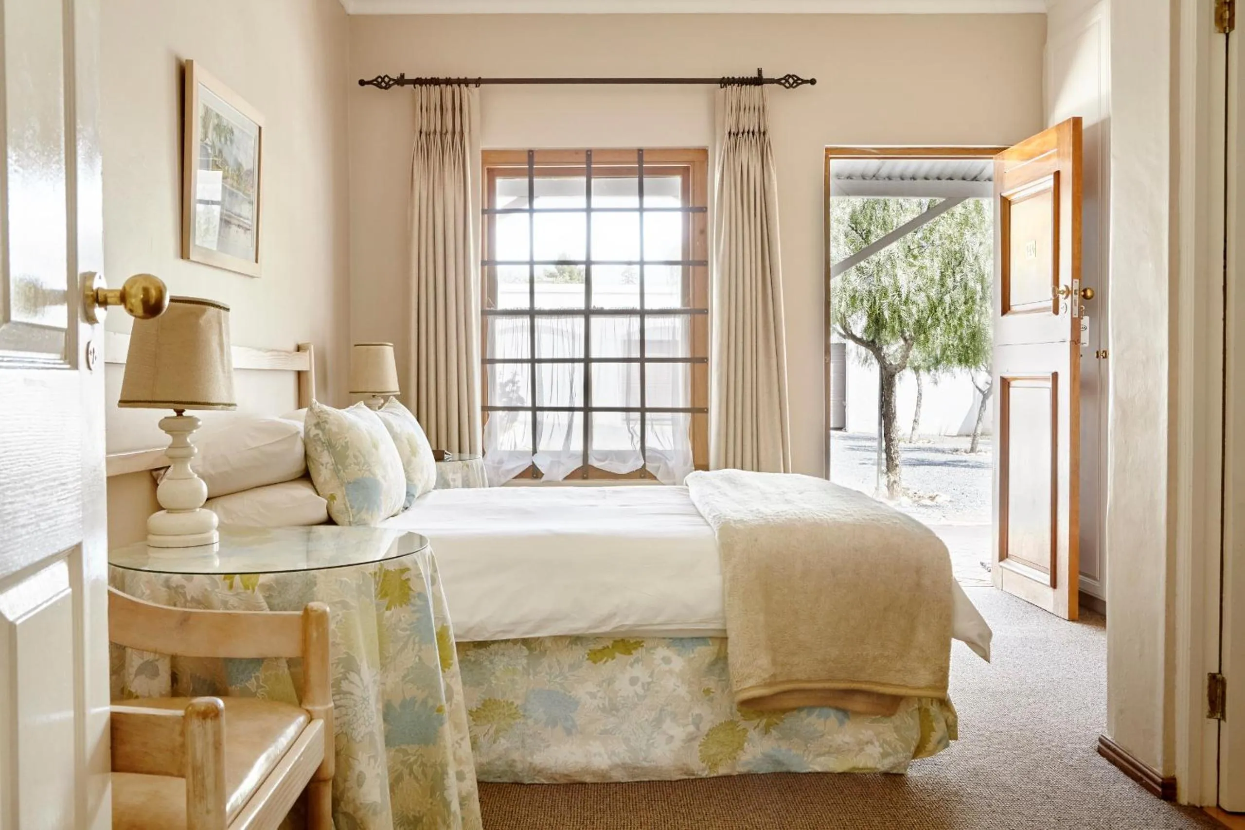 Bedroom, Bed in Lord Milner Hotel