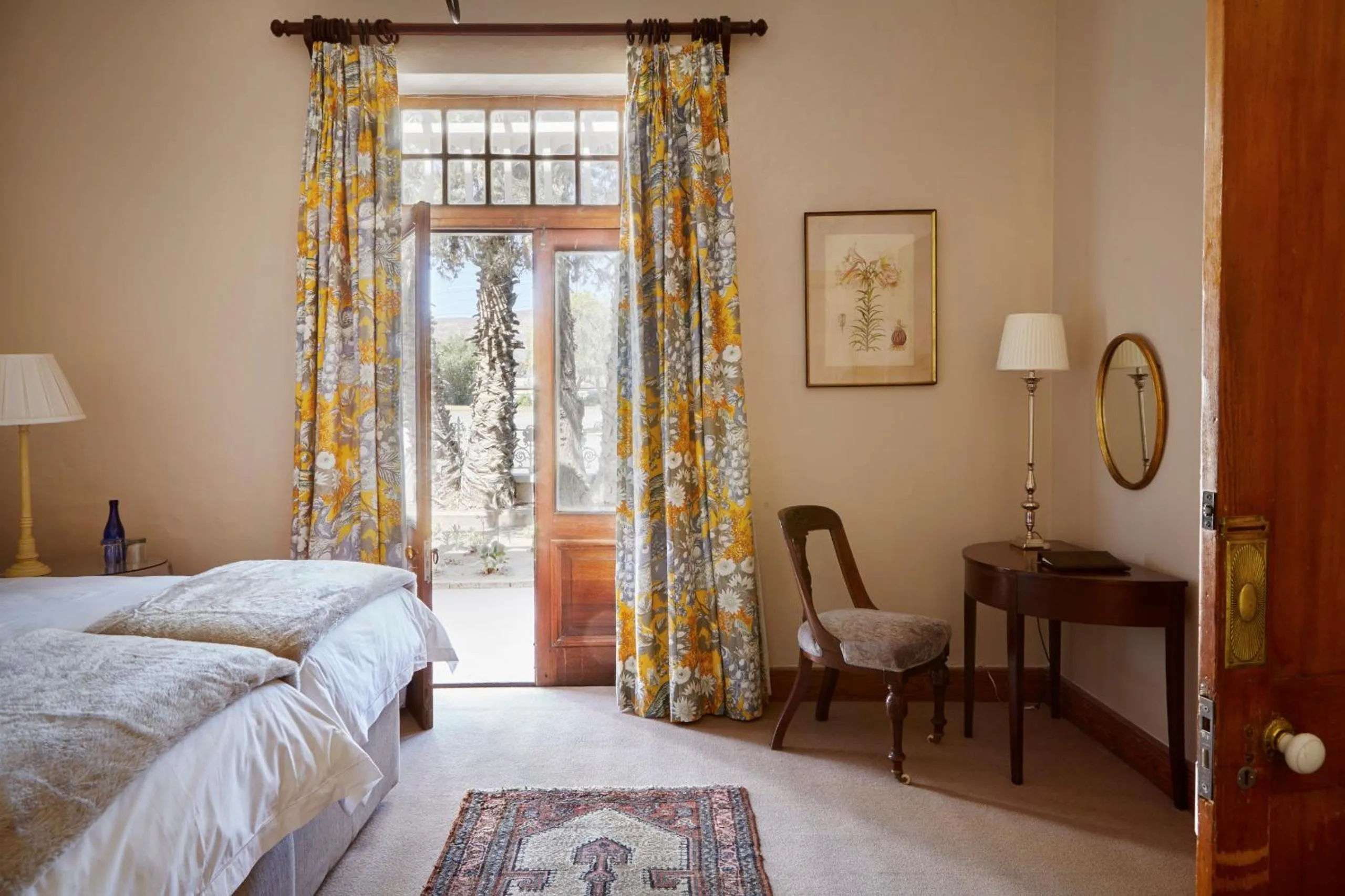 Balcony/Terrace, Bed in Lord Milner Hotel