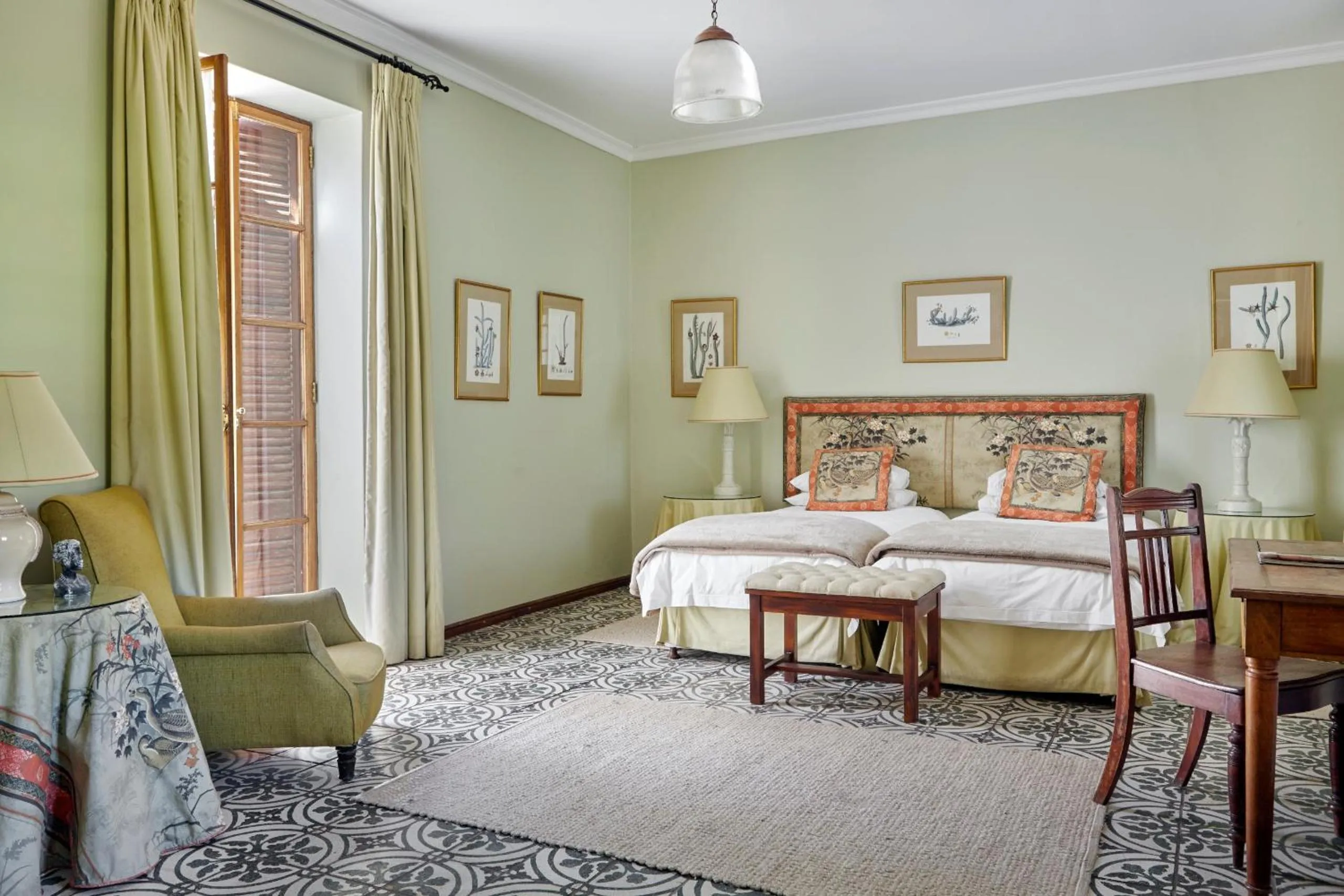 Bedroom, Bed in Lord Milner Hotel
