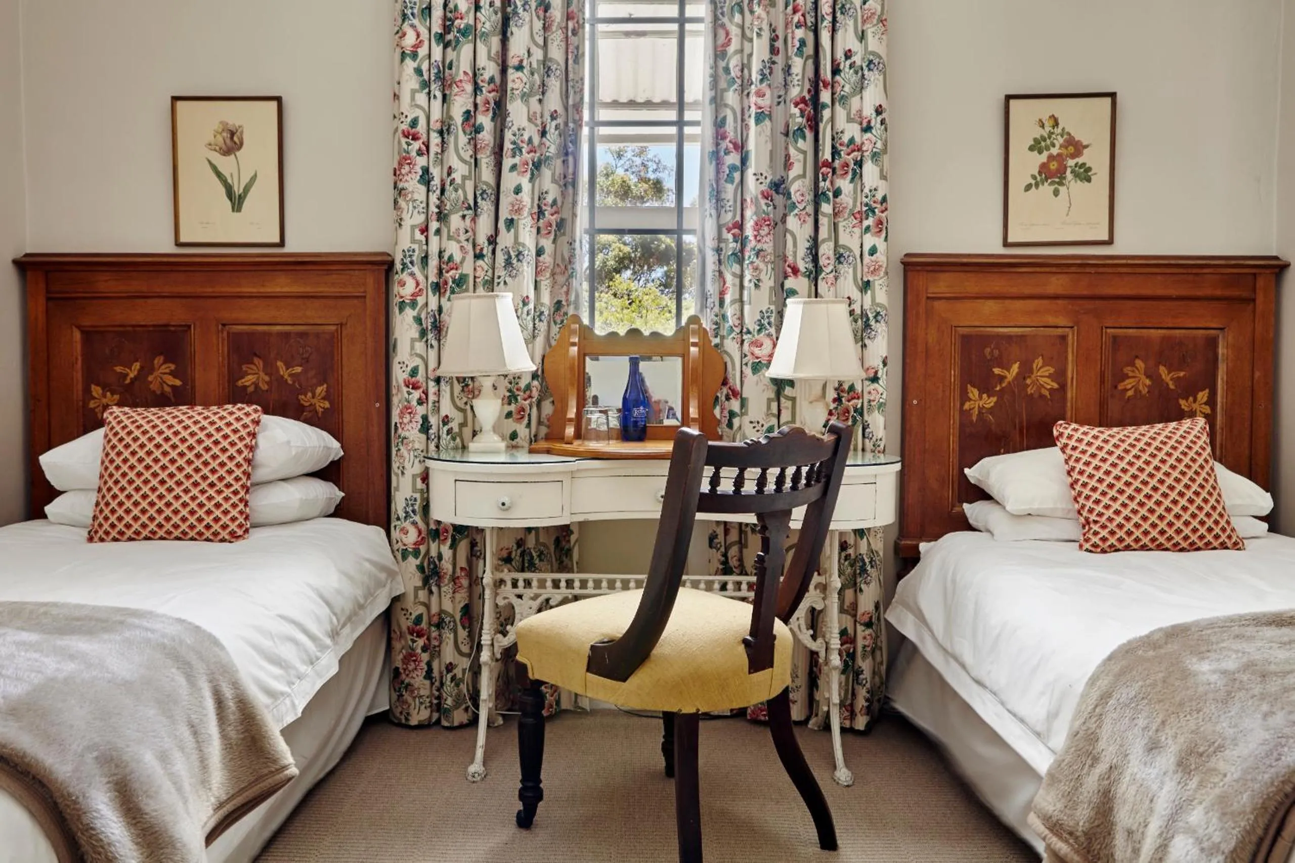 Bedroom, Bed in Lord Milner Hotel