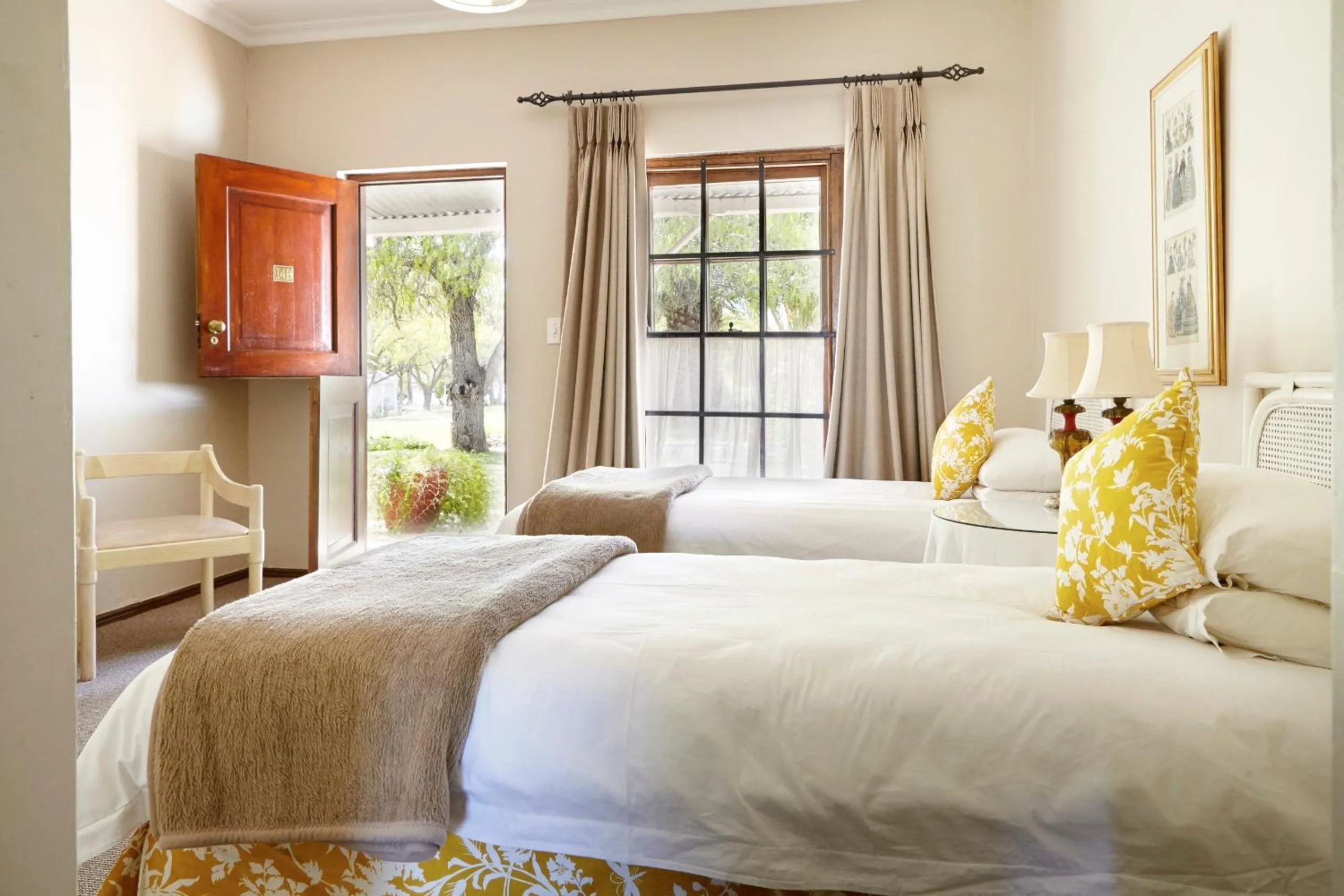 Bedroom, Bed in Lord Milner Hotel