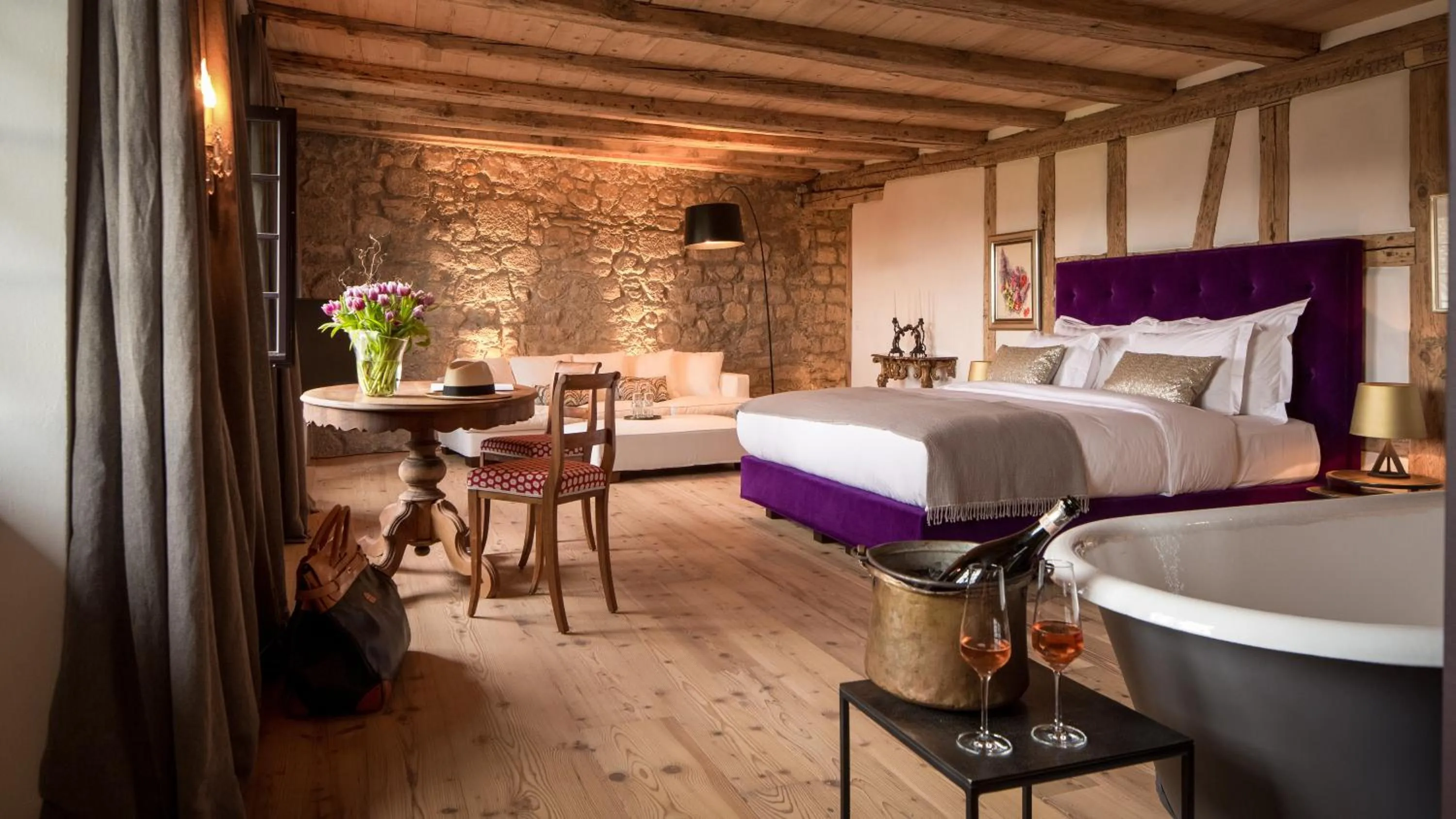 Photo of the whole room, Bed in Hotel Krone Regensberg