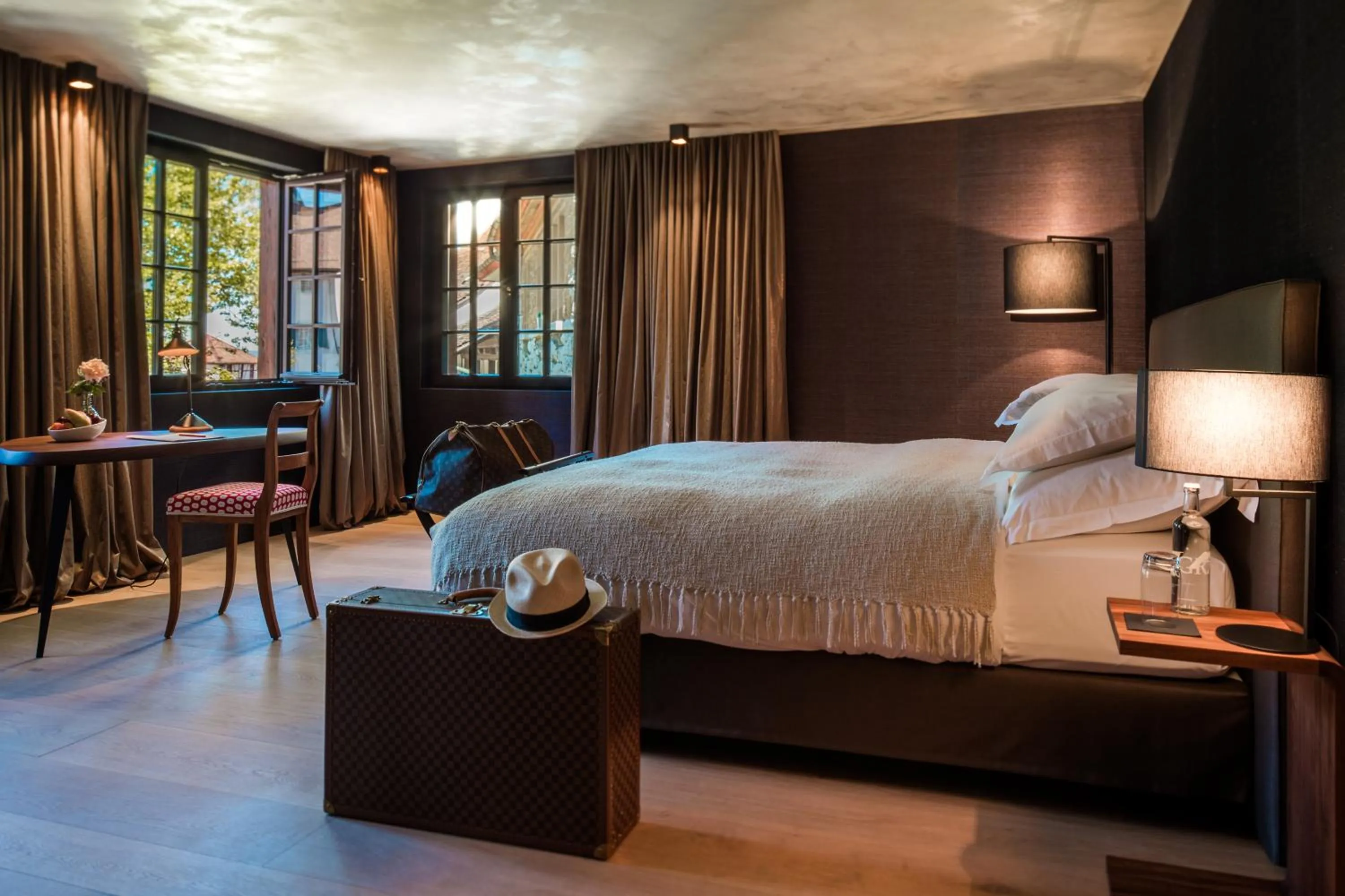 Photo of the whole room, Bed in Hotel Krone Regensberg