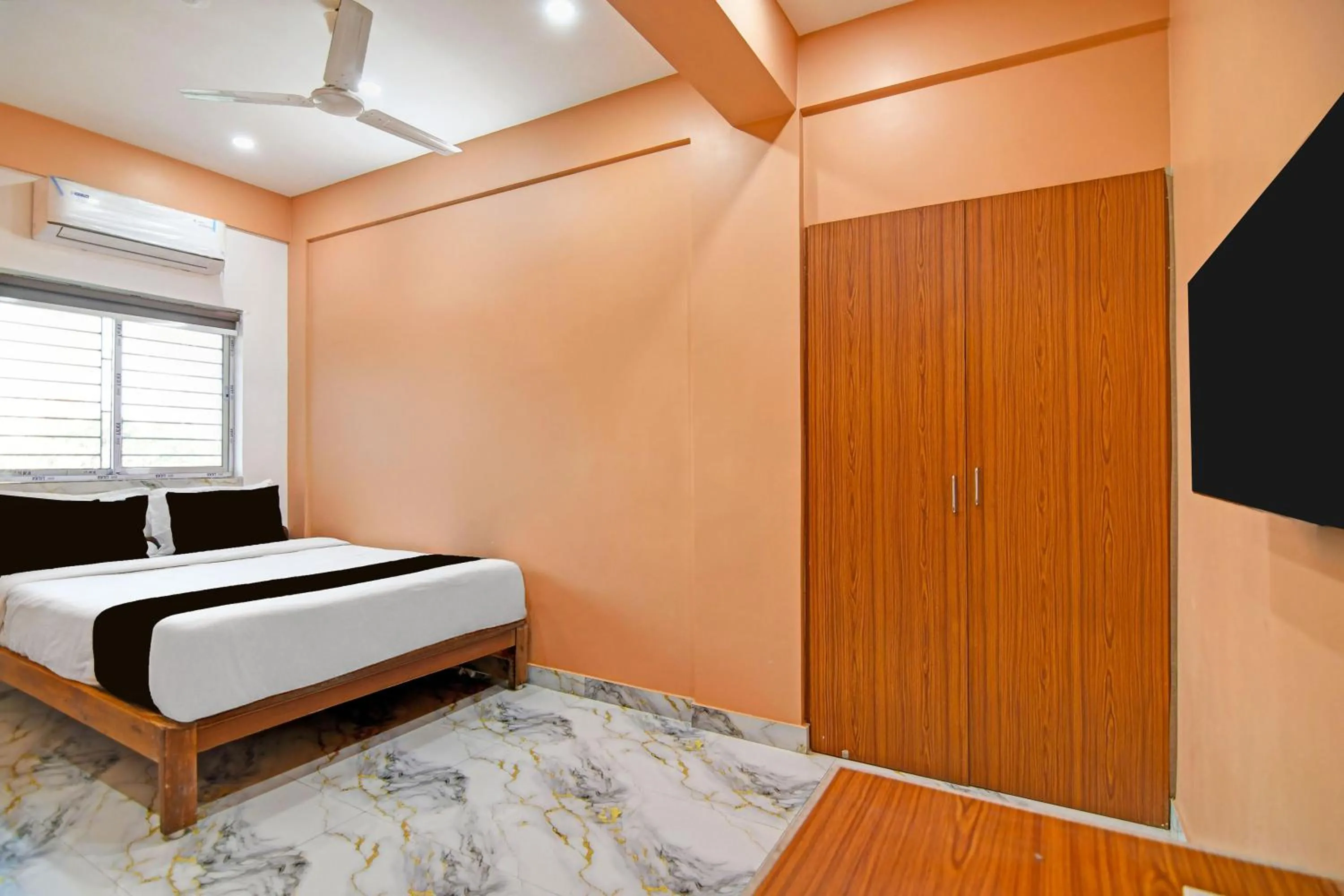 Bedroom, Bed in Super Collection O Metropolis Mall Kolkata Formerly Ax Inn
