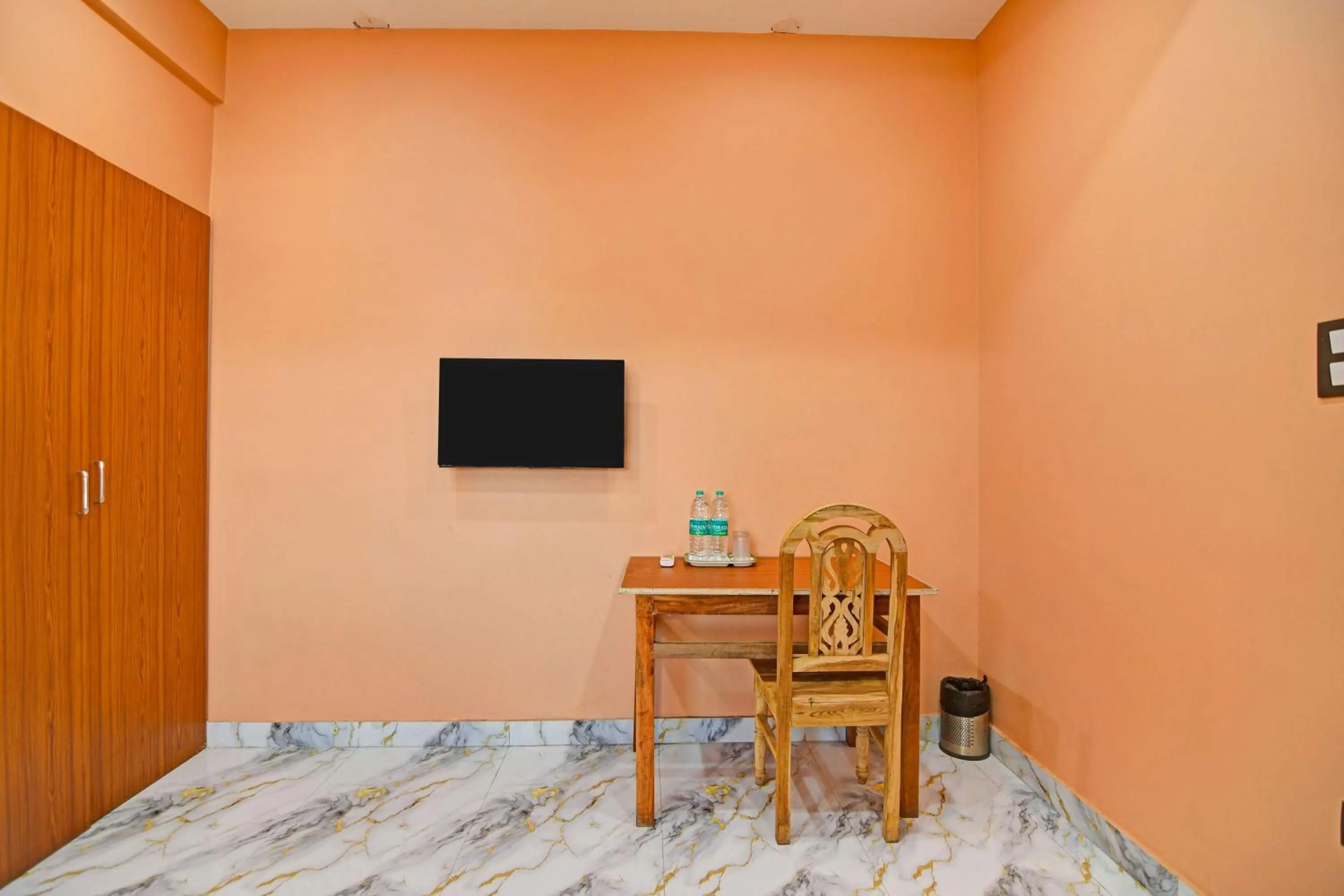 Bedroom in Super Collection O Metropolis Mall Kolkata Formerly Ax Inn