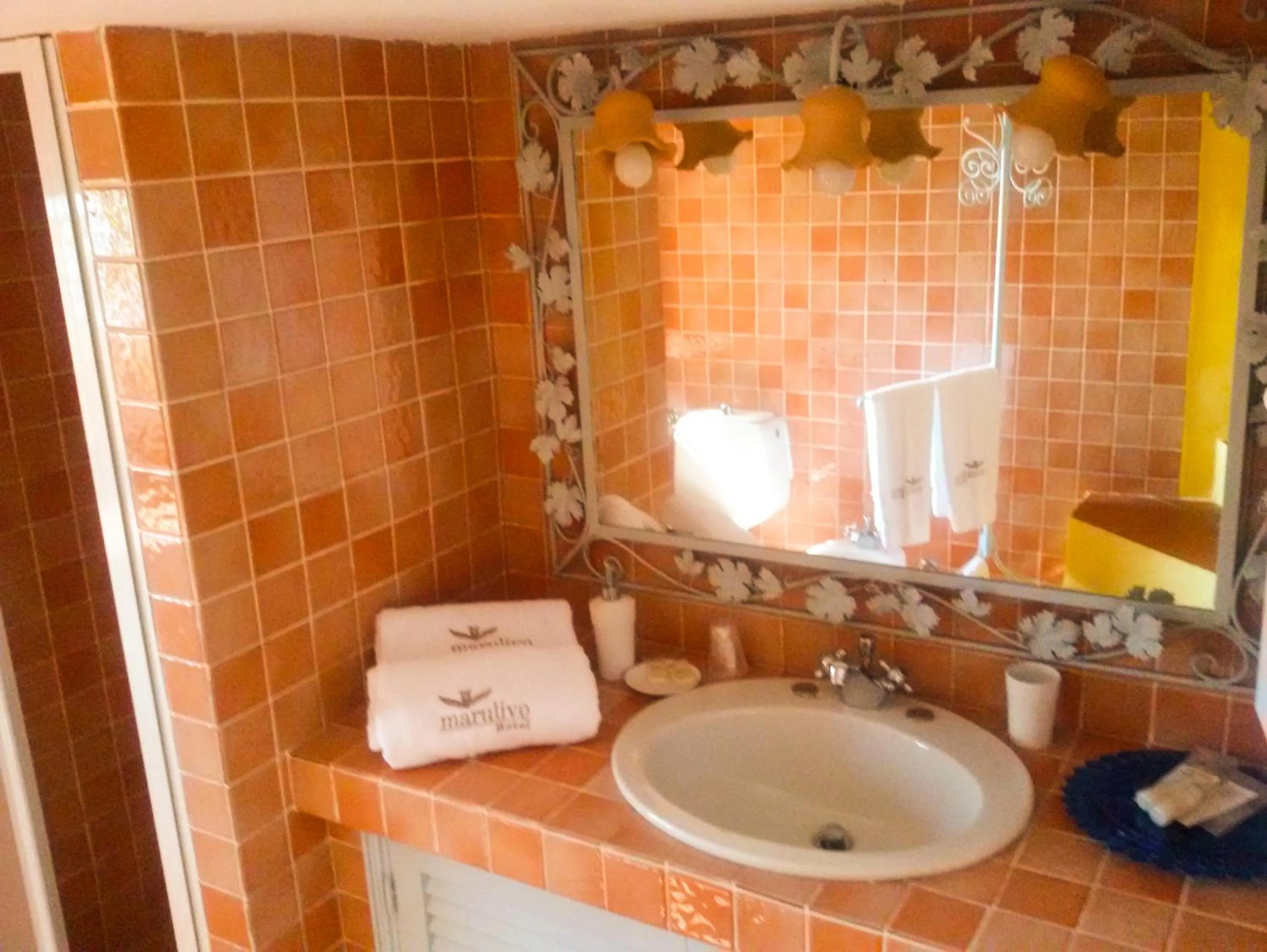 Bathroom in Marulivo Hotel