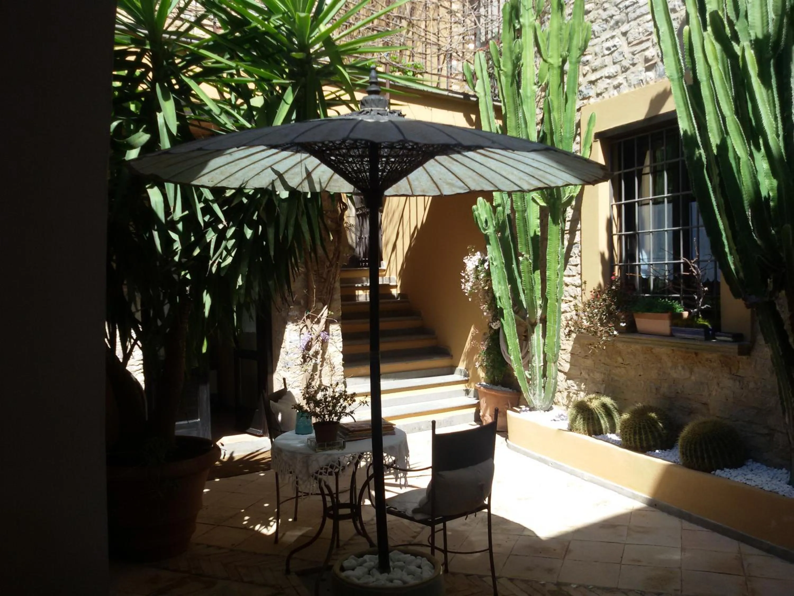 Facade/entrance in Marulivo Hotel