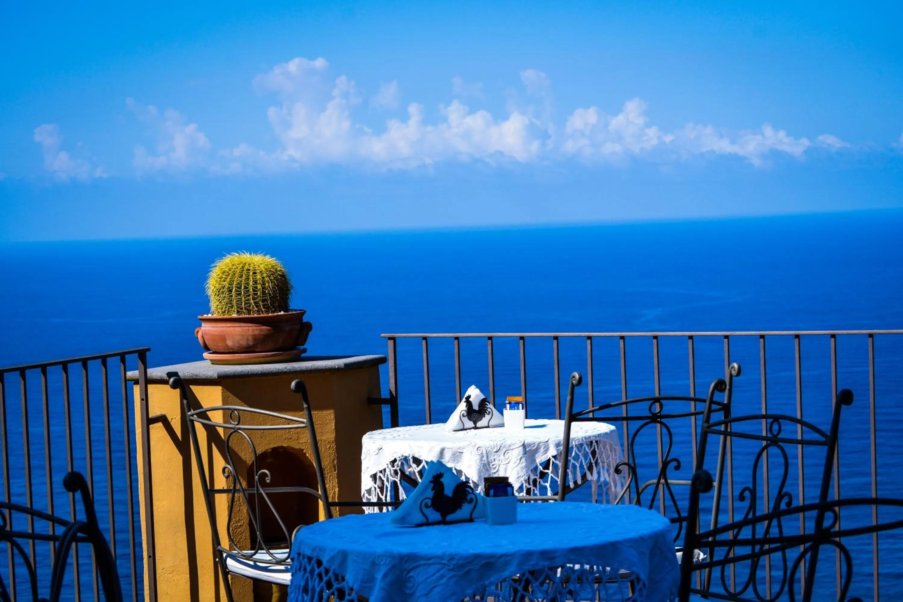 Balcony/Terrace in Marulivo Hotel