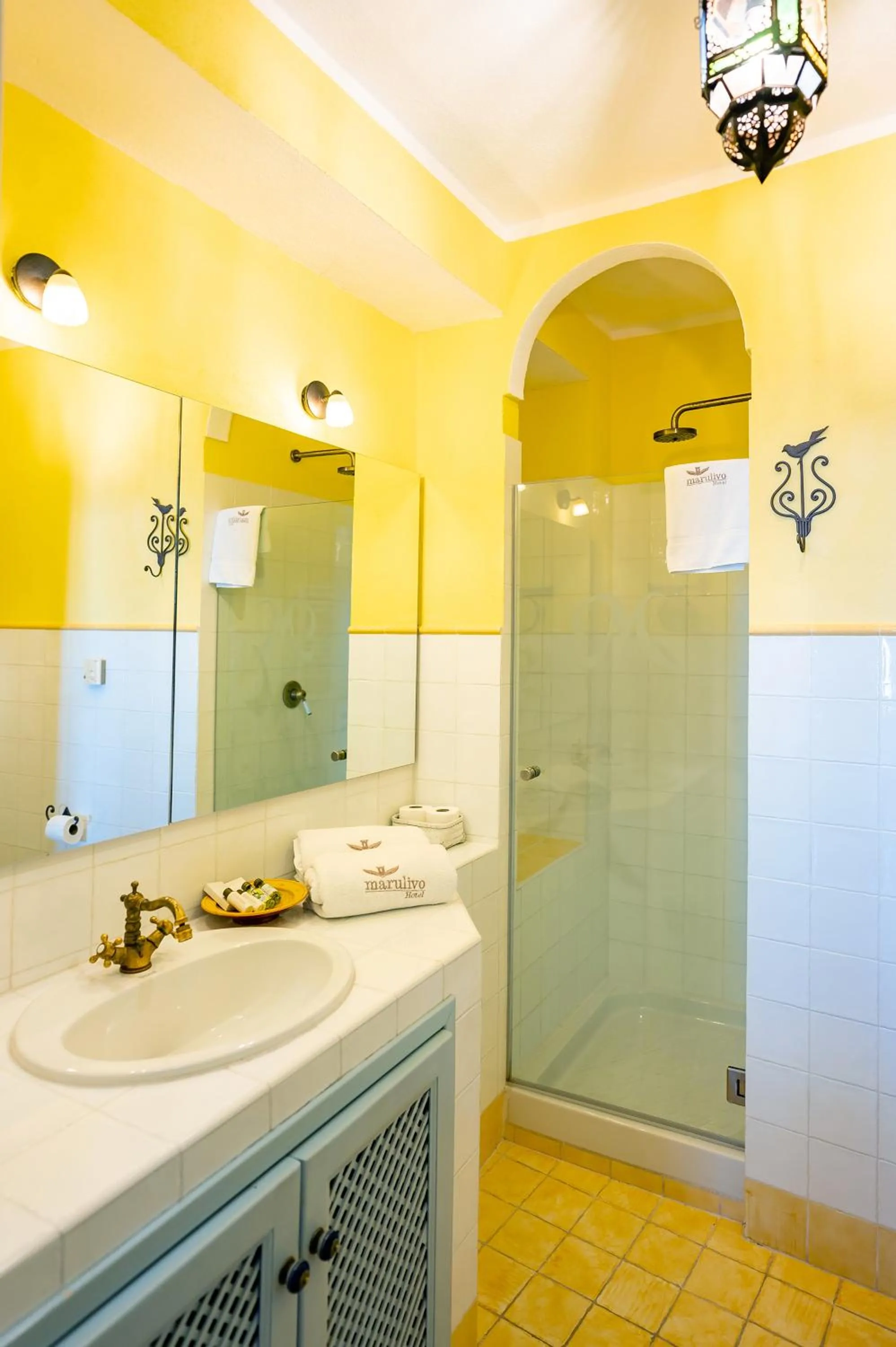 Bathroom in Marulivo Hotel