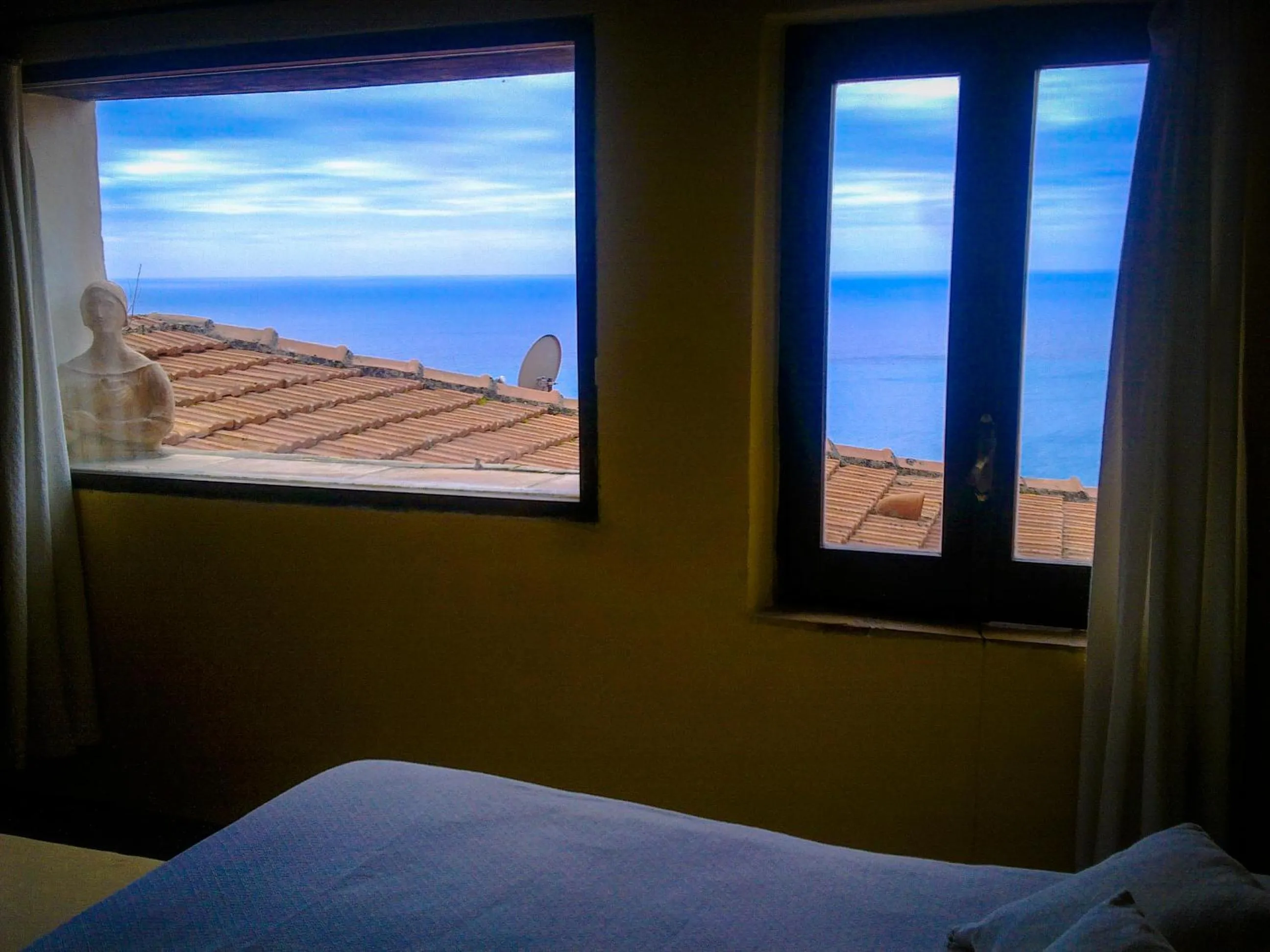 Bedroom, Bed in Marulivo Hotel