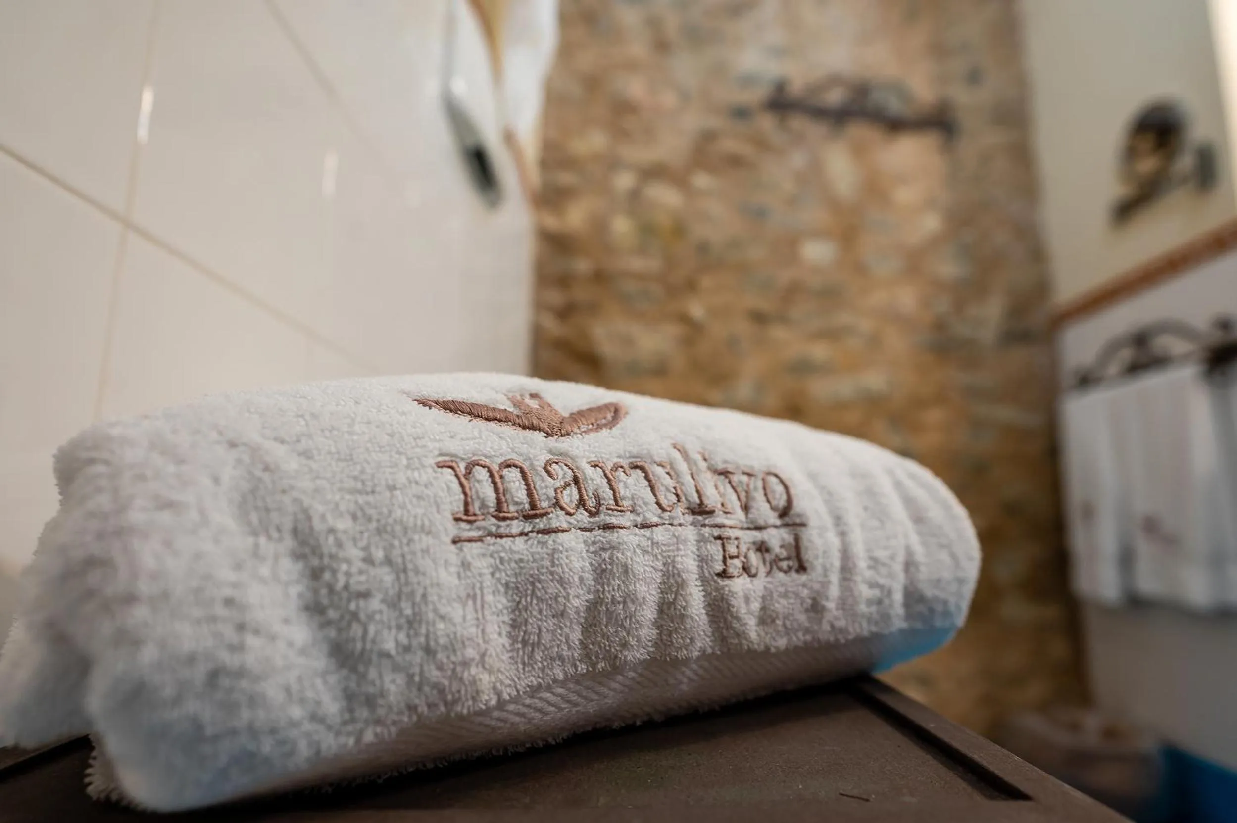 Bathroom, Bed in Marulivo Hotel