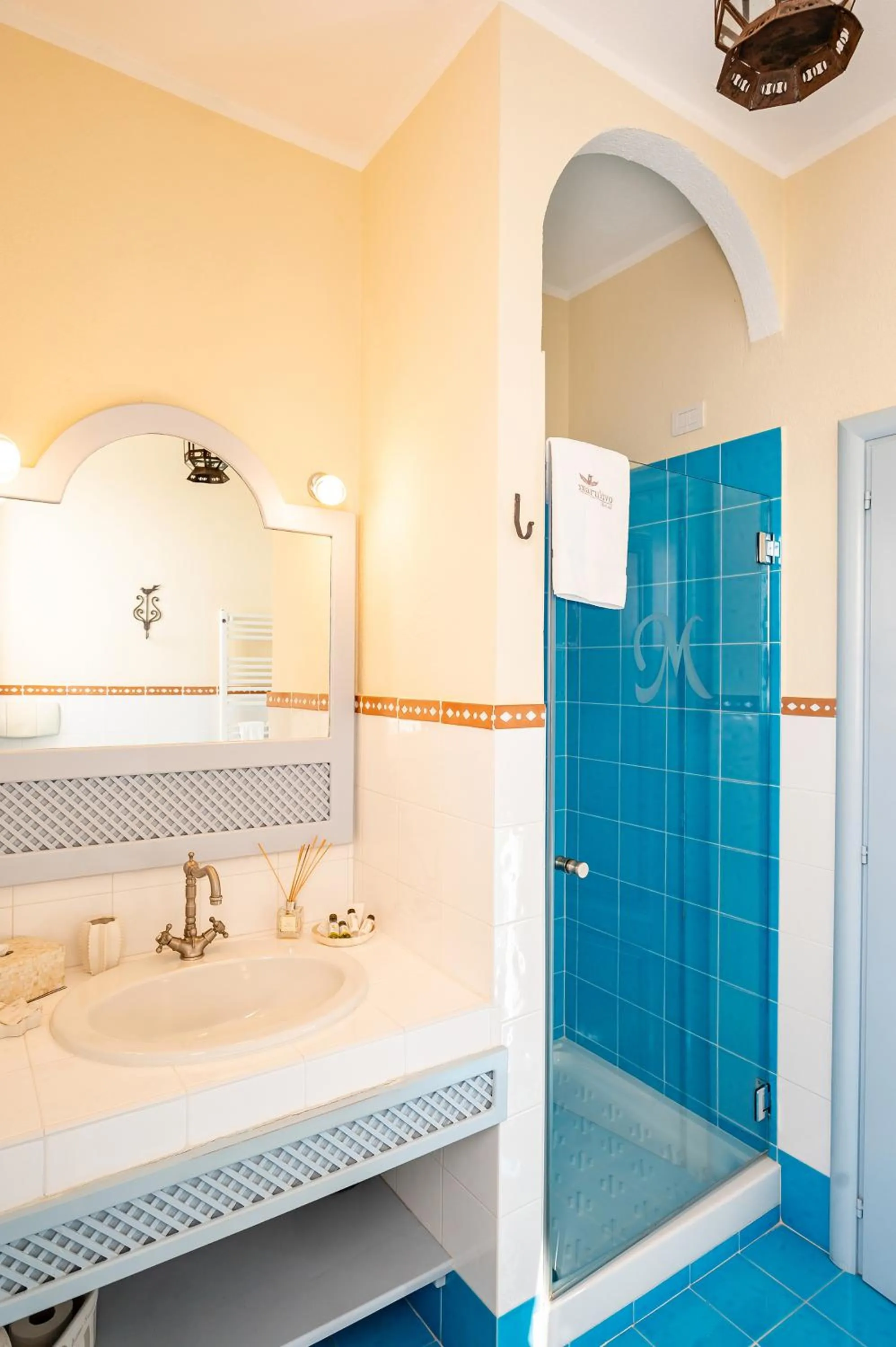 Bathroom in Marulivo Hotel