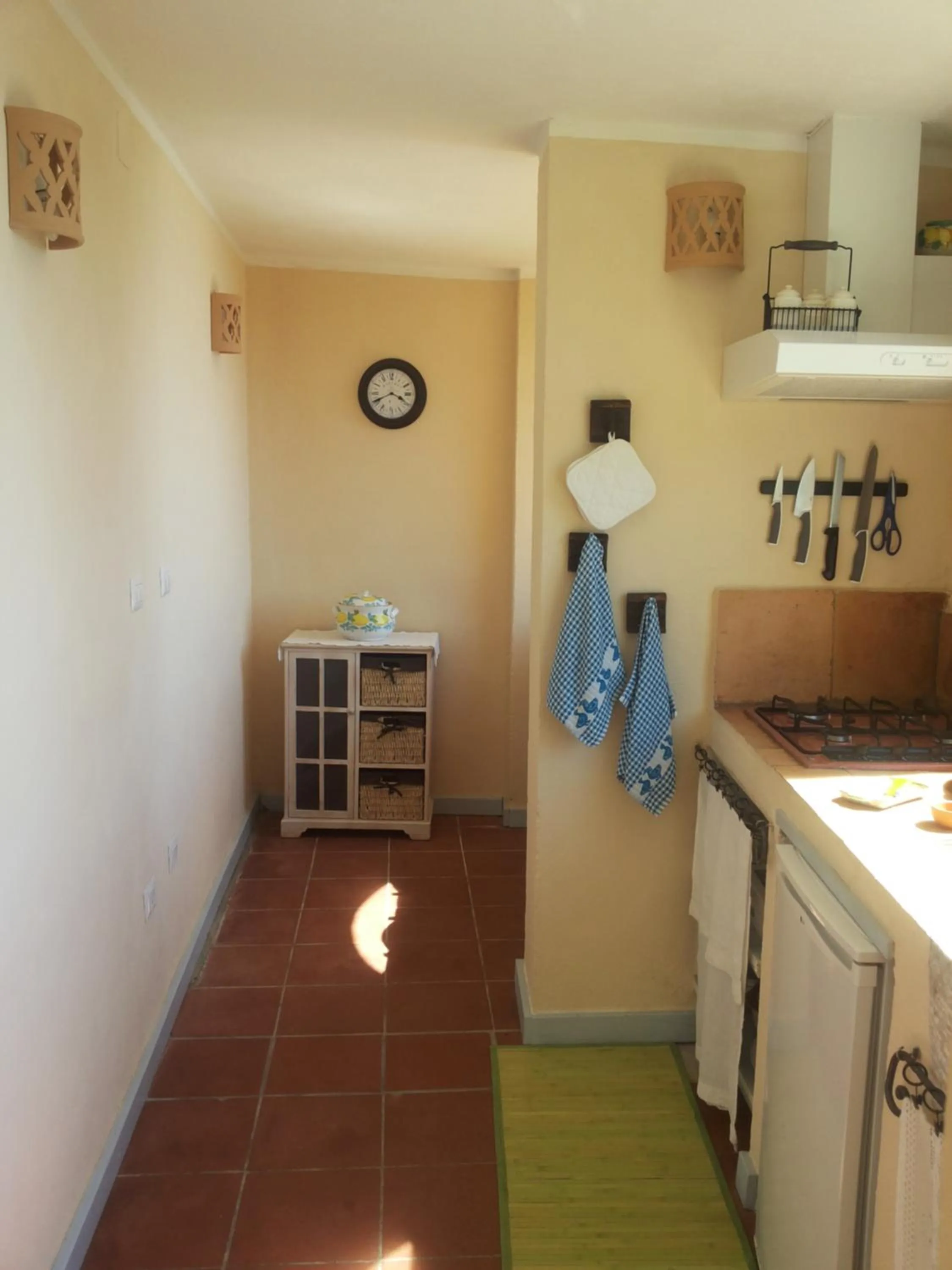 Kitchen or kitchenette in Marulivo Hotel