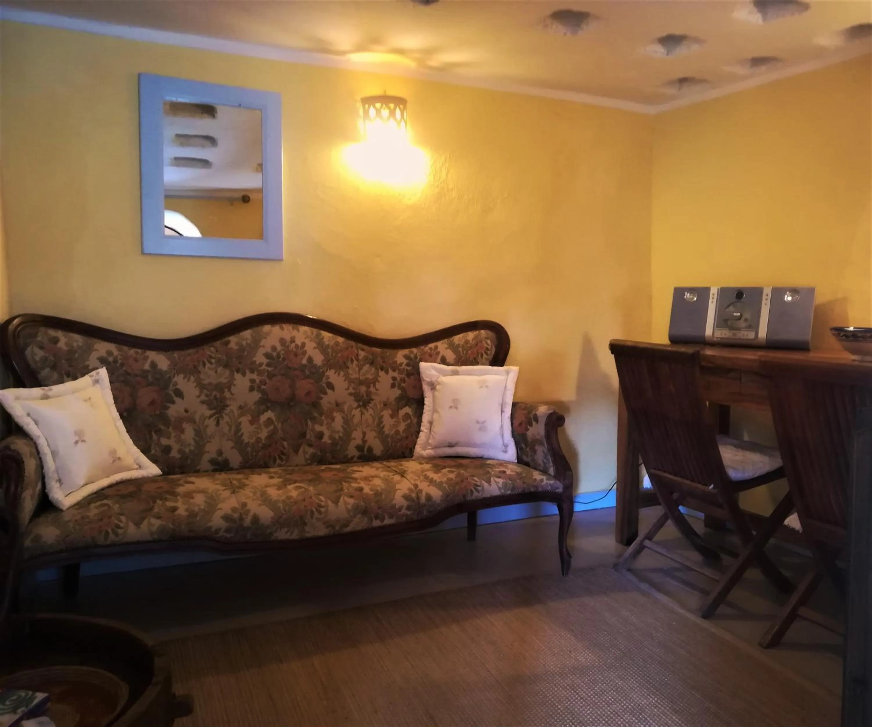 Living room in Marulivo Hotel