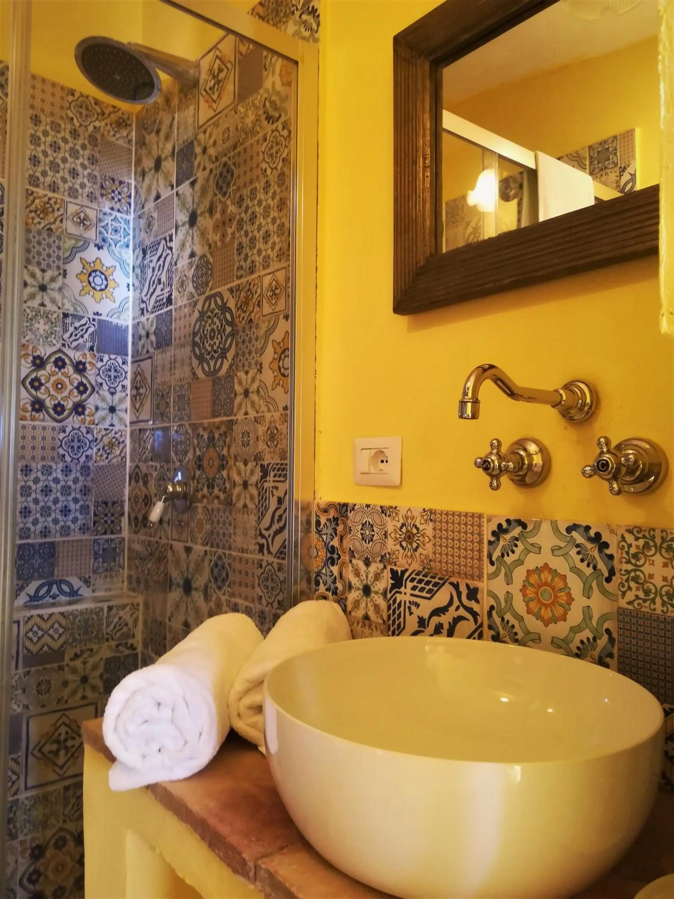 Bathroom in Marulivo Hotel