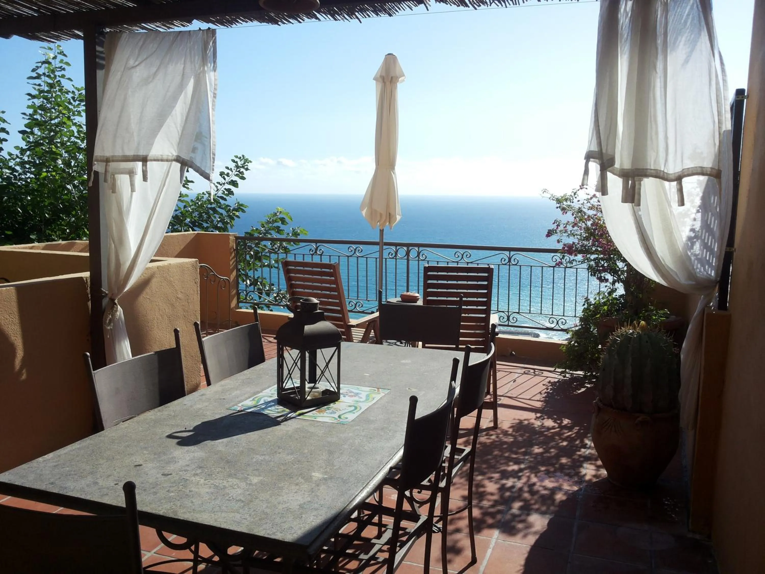 Balcony/Terrace in Marulivo Hotel
