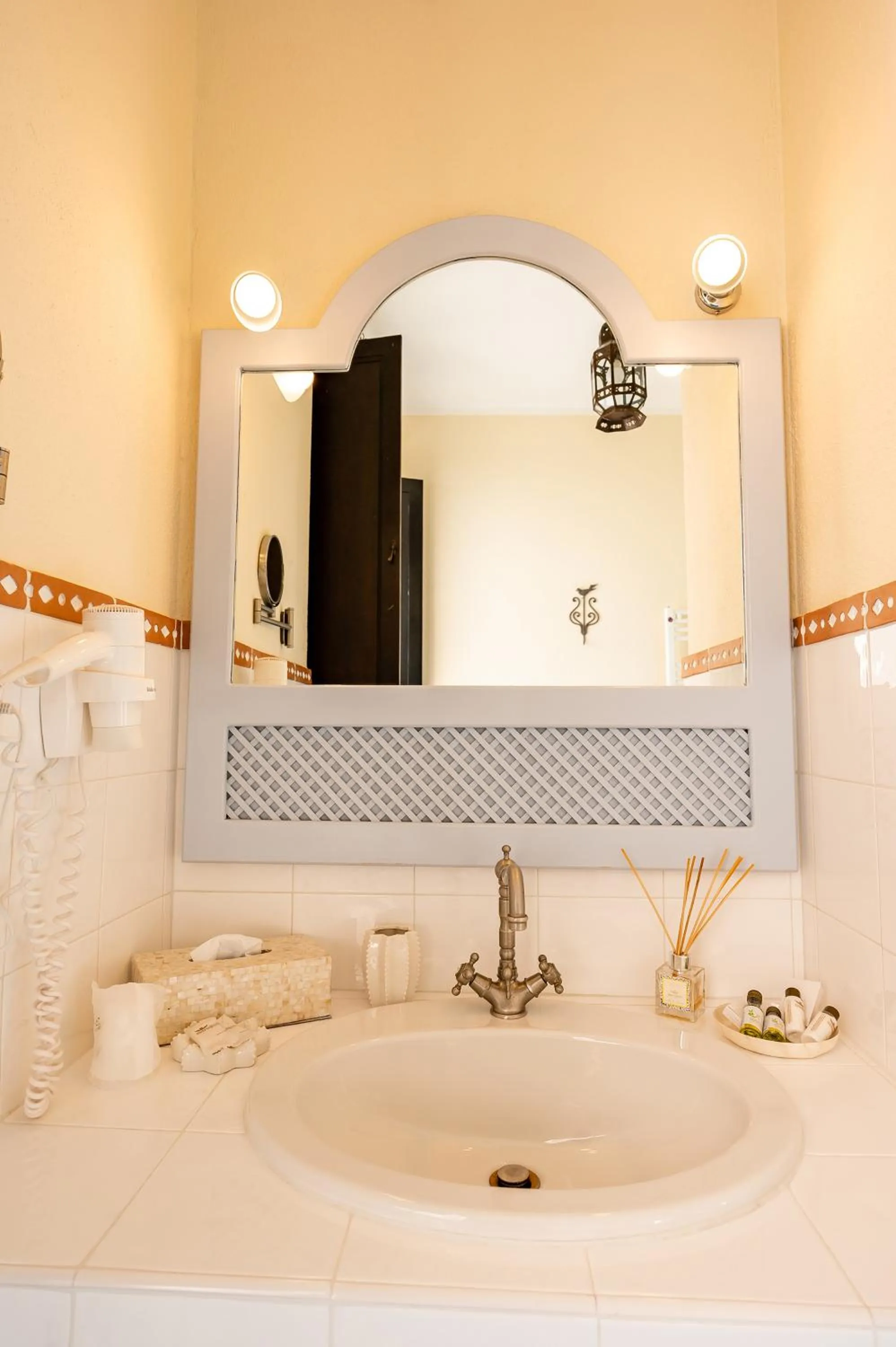 Bathroom in Marulivo Hotel