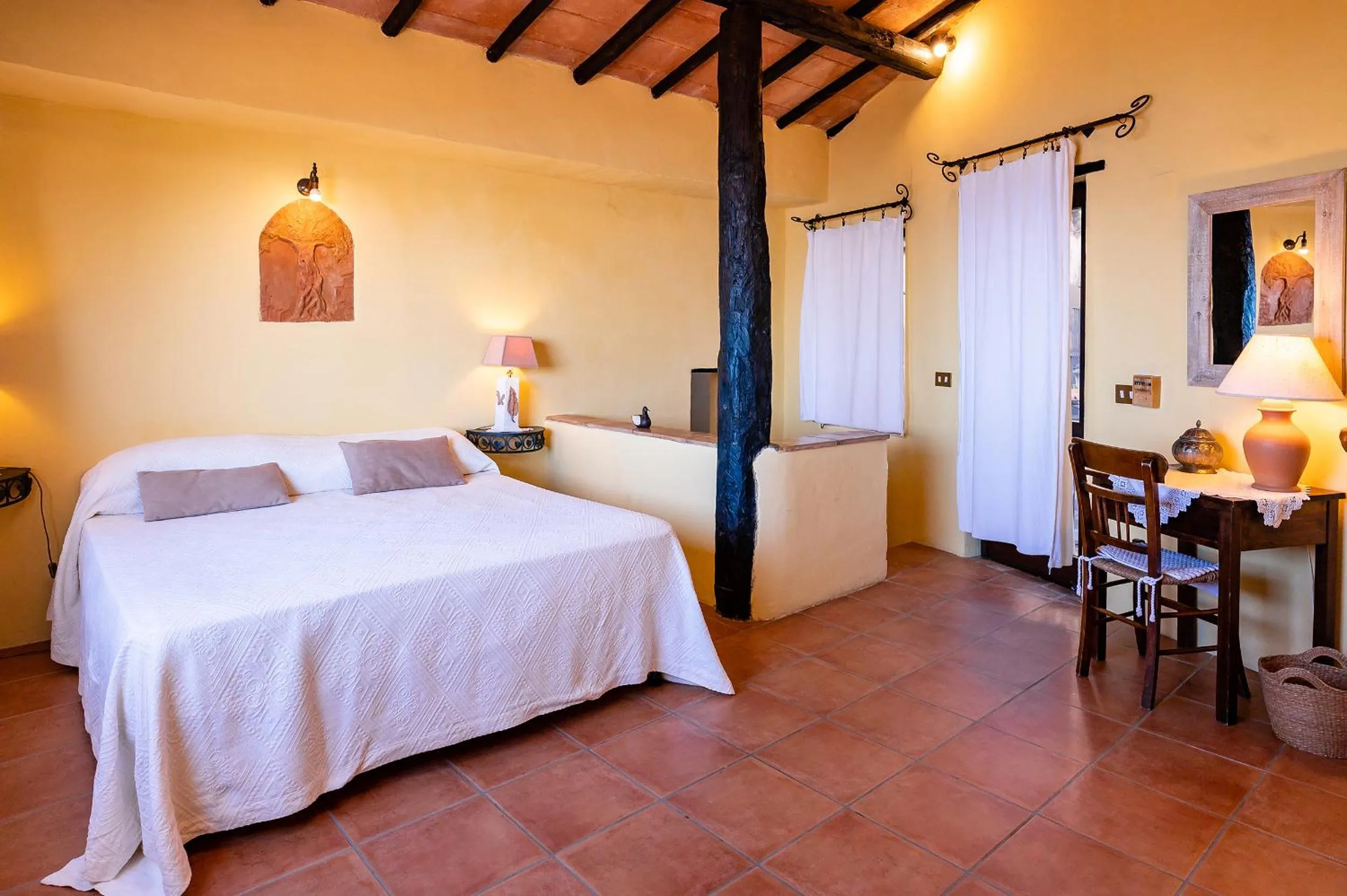 Bedroom, Bed in Marulivo Hotel