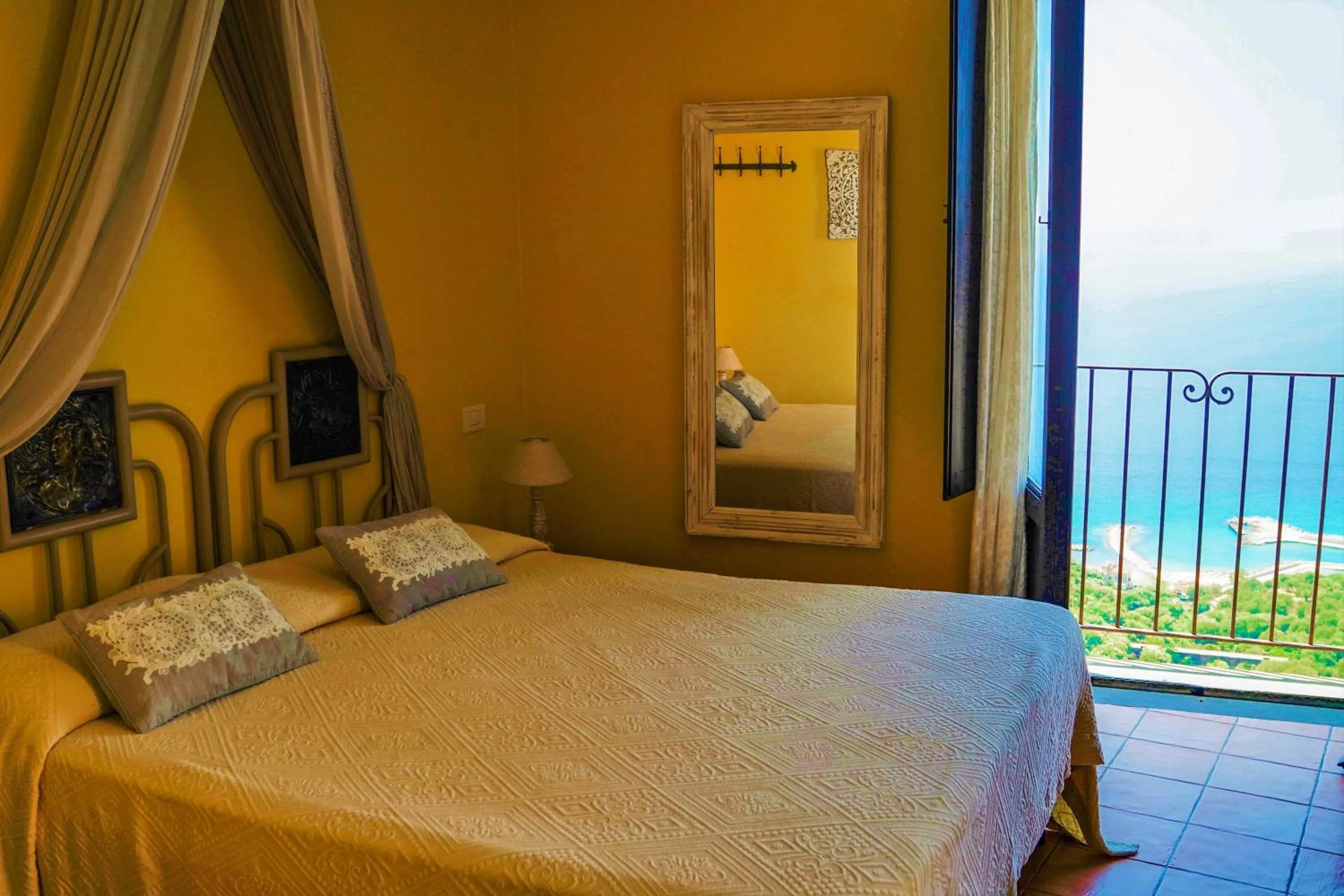 Bedroom, Bed in Marulivo Hotel