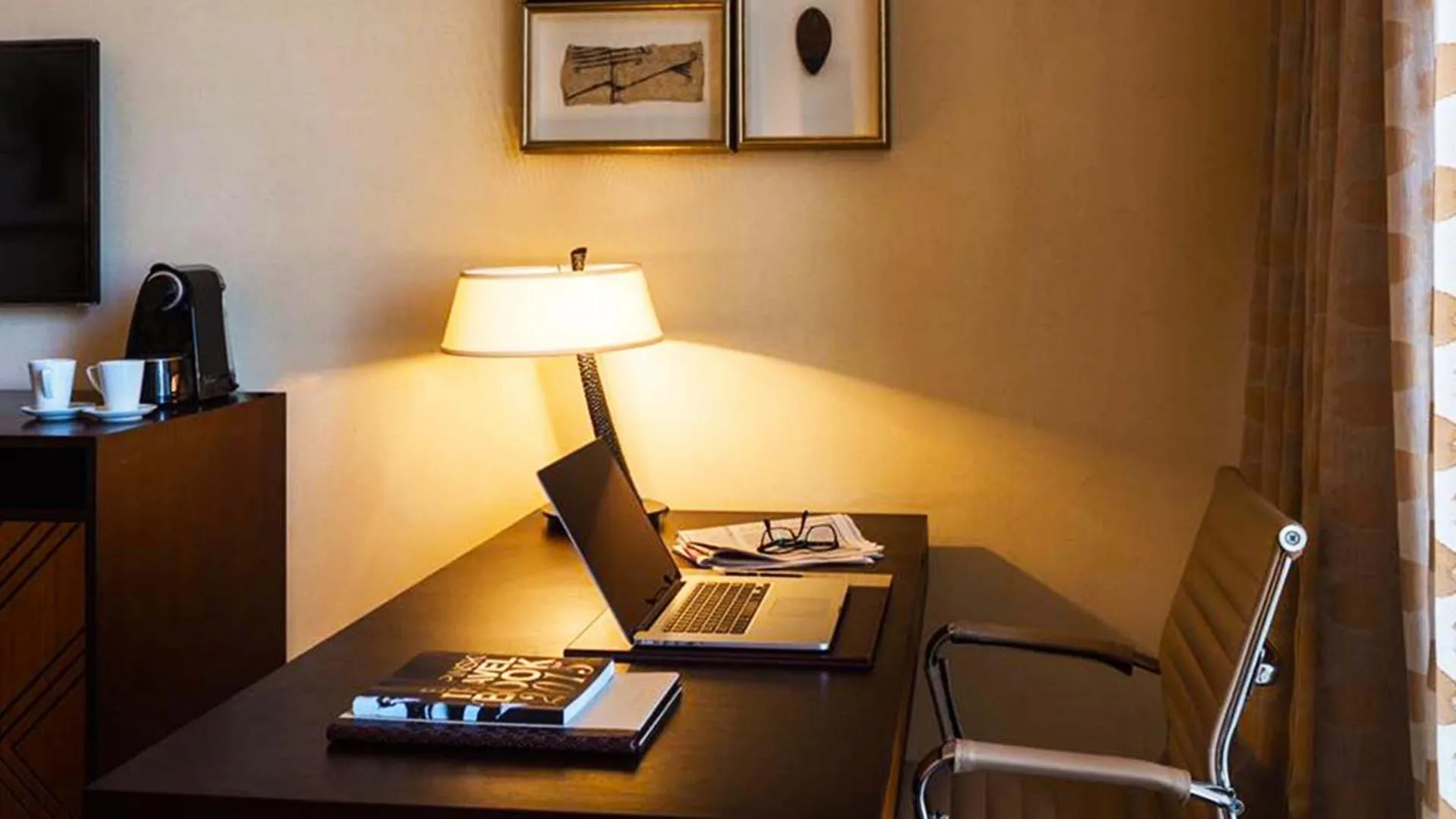 TV and multimedia in Kempinski Hotel Gold Coast City