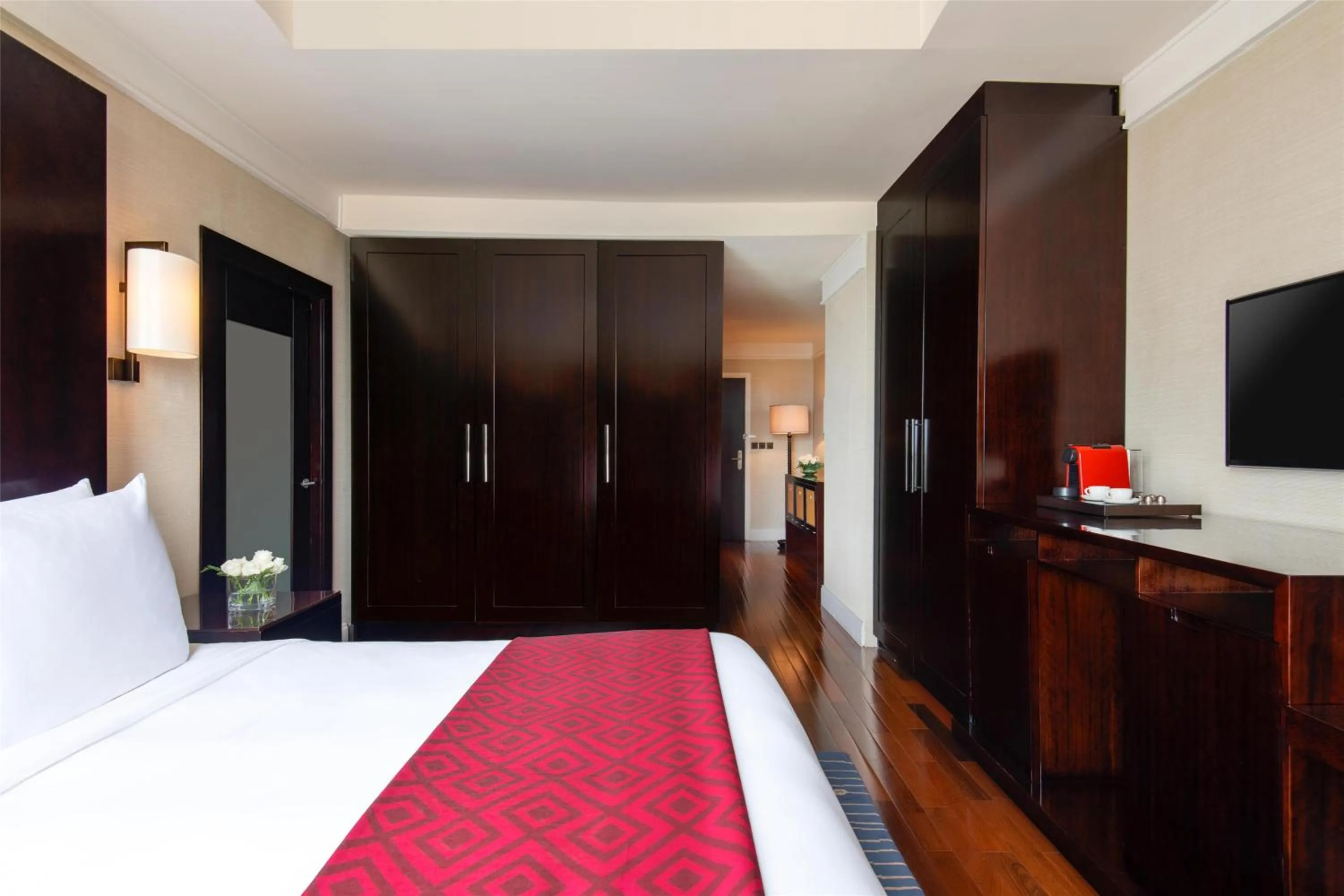 Photo of the whole room, Bed in Kempinski Hotel Gold Coast City