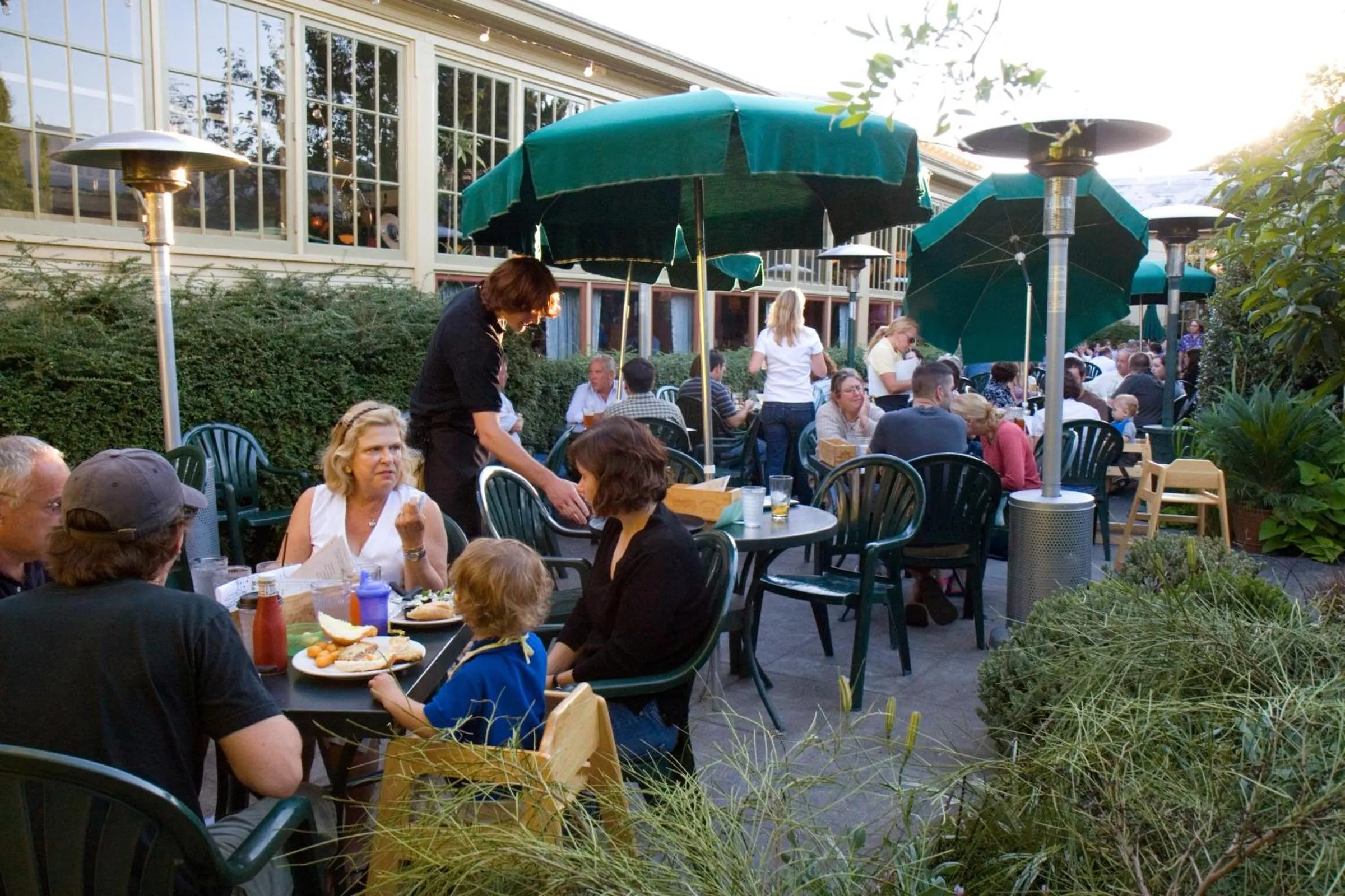 Food and drinks in McMenamins Kennedy School