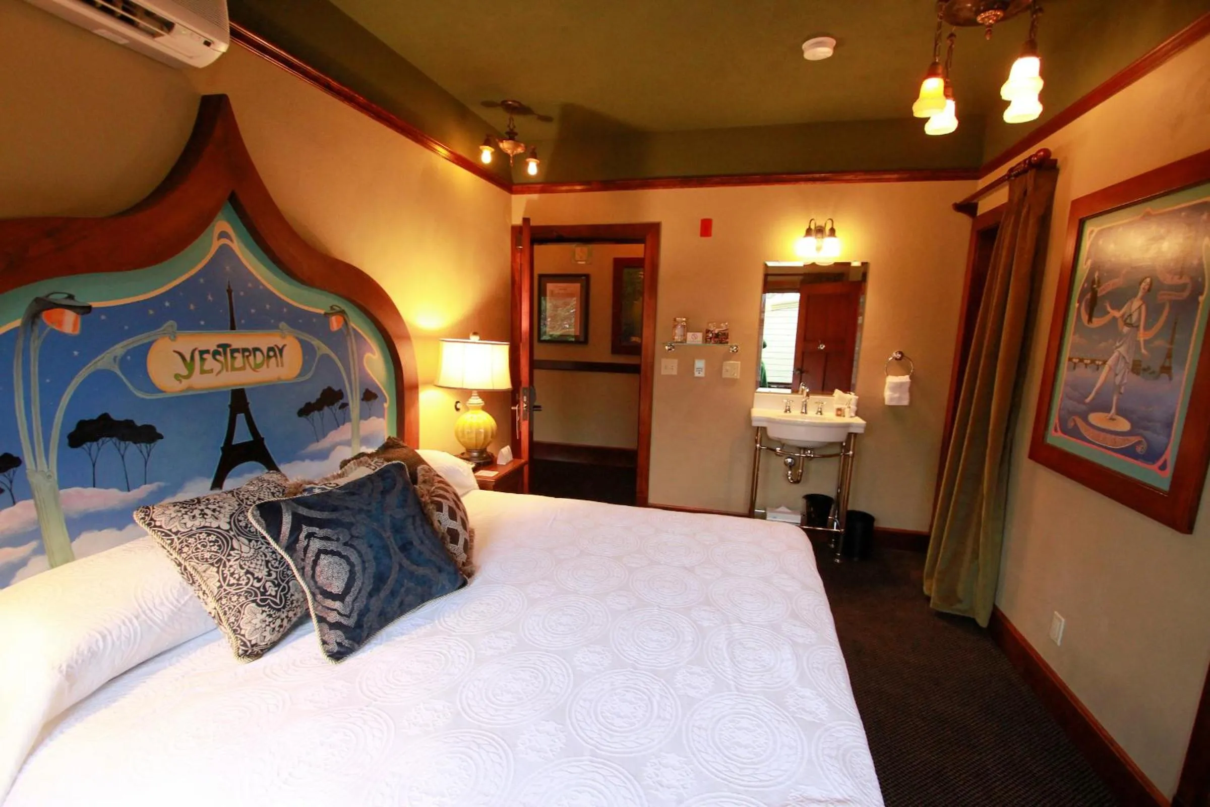 Photo of the whole room, Bed in McMenamins Kennedy School