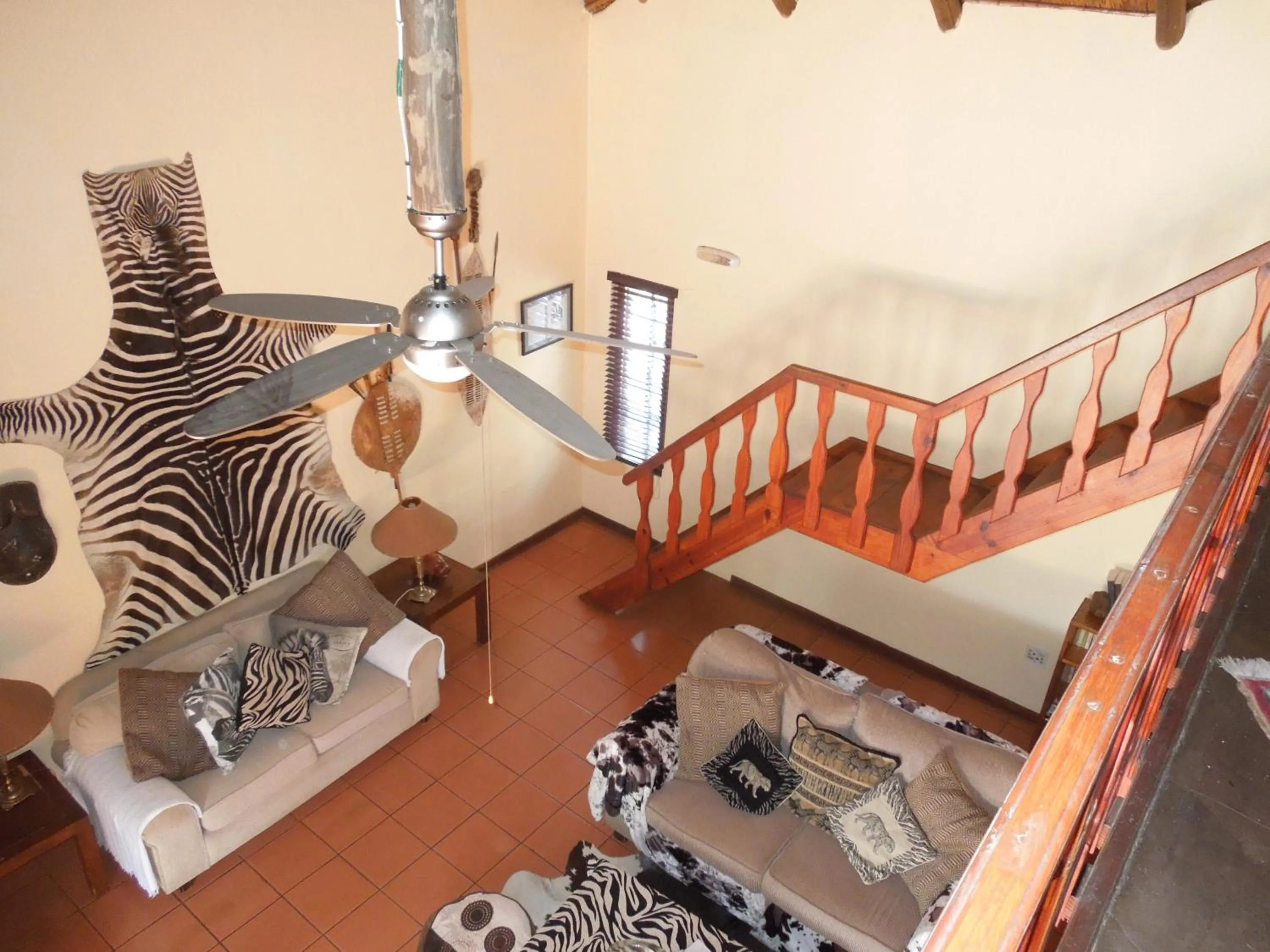 Communal lounge/ TV room in Trees Too Guest Lodge